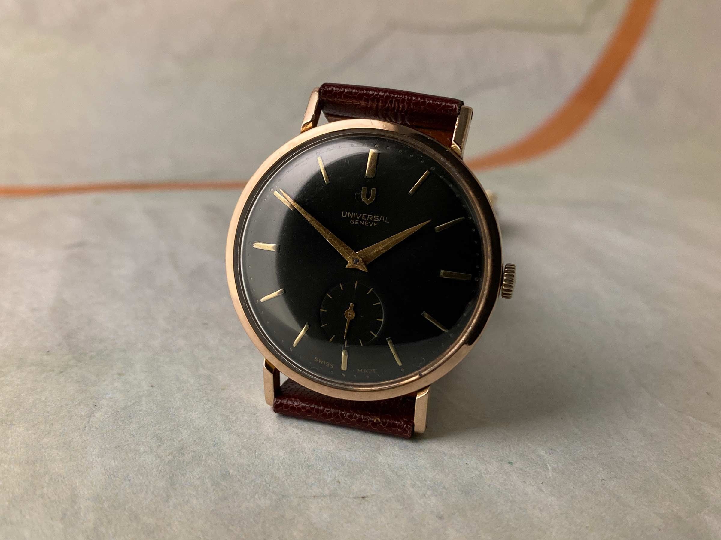 UNIVERSAL GENEVE Vintage swiss hand watch. Black dial. Gold 18K Cal UG 330 *** COLLECTORS *** Universal Geneve Vintage watches - Watches83
