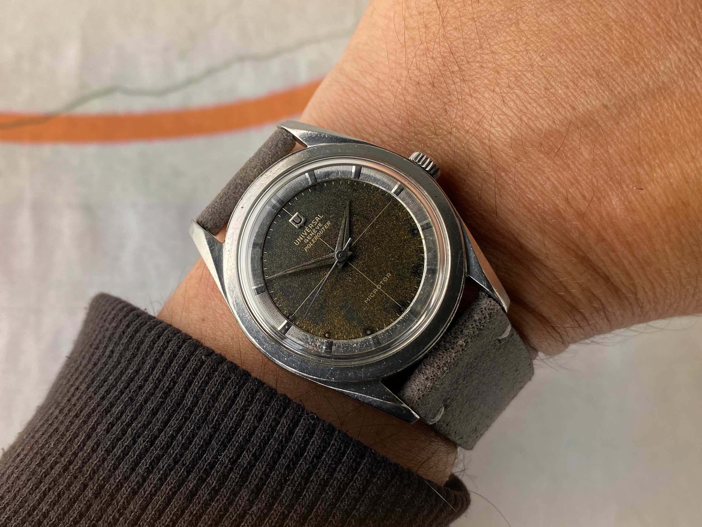 UNIVERSAL GENEVE POLEROUTER 1957 Ref. 20360-1 Reloj suizo vintage automático 28 JEWELS Cal. 215 MICROTOR *** TROPICALIZADO ***
