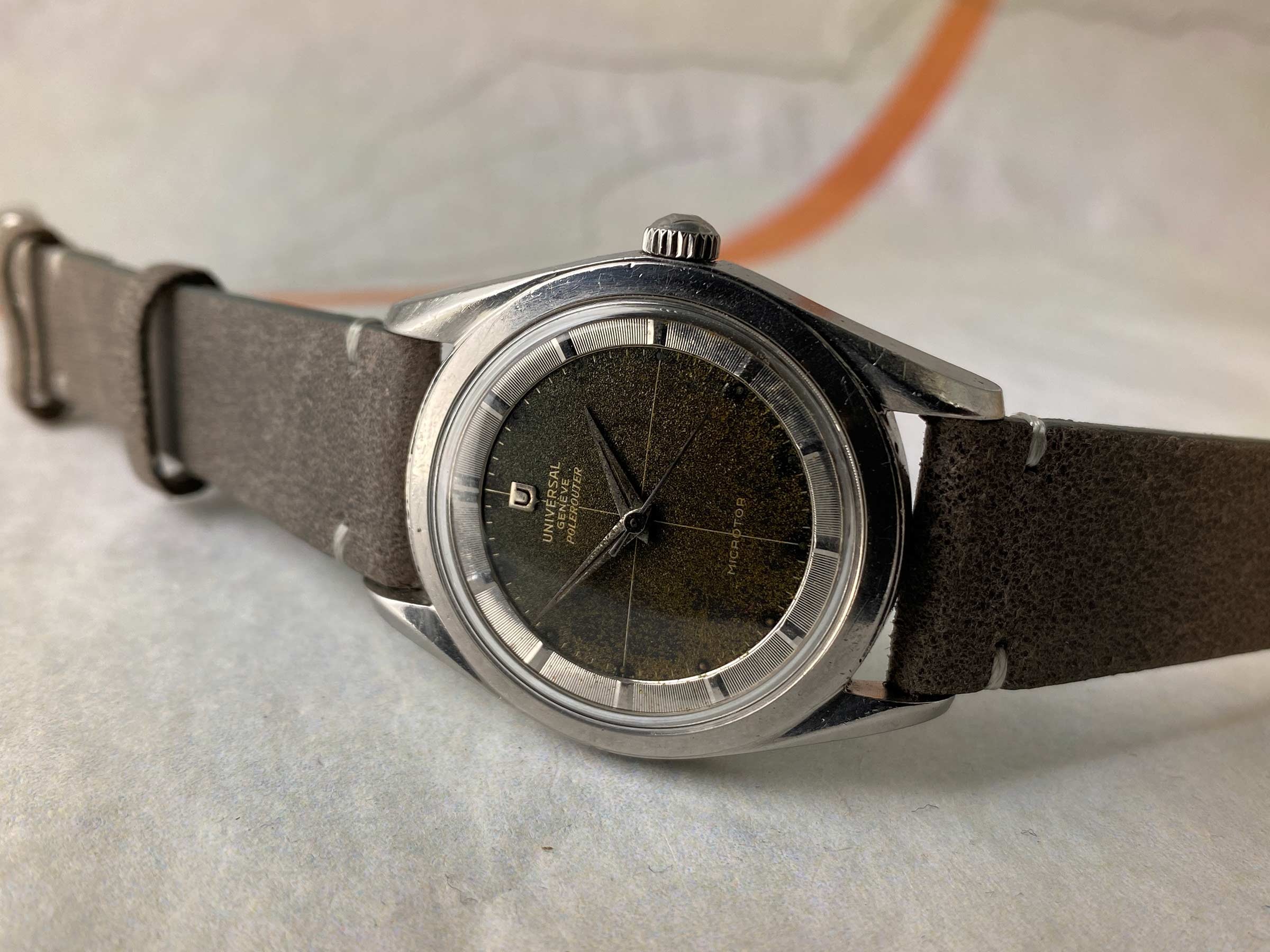 UNIVERSAL GENEVE POLEROUTER 1957 Ref. 20360-1 Reloj suizo vintage automático 28 JEWELS Cal. 215 MICROTOR *** TROPICALIZADO ***