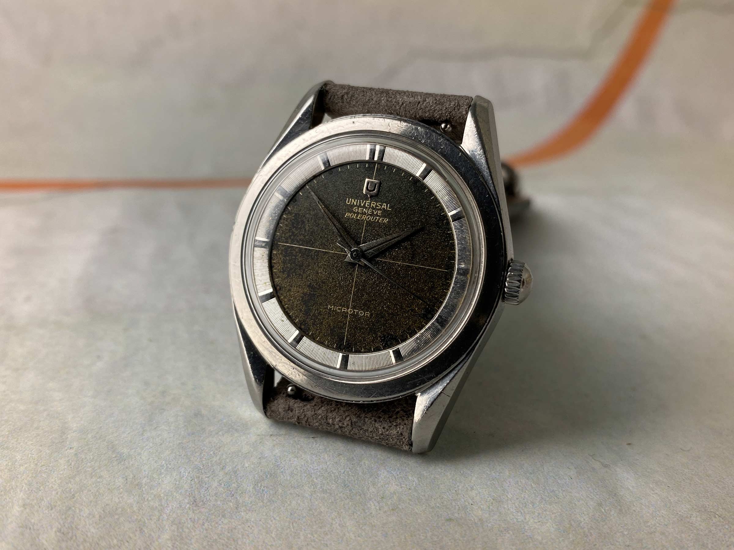UNIVERSAL GENEVE POLEROUTER 1957 Ref. 20360-1 Reloj suizo vintage automático 28 JEWELS Cal. 215 MICROTOR *** TROPICALIZADO ***