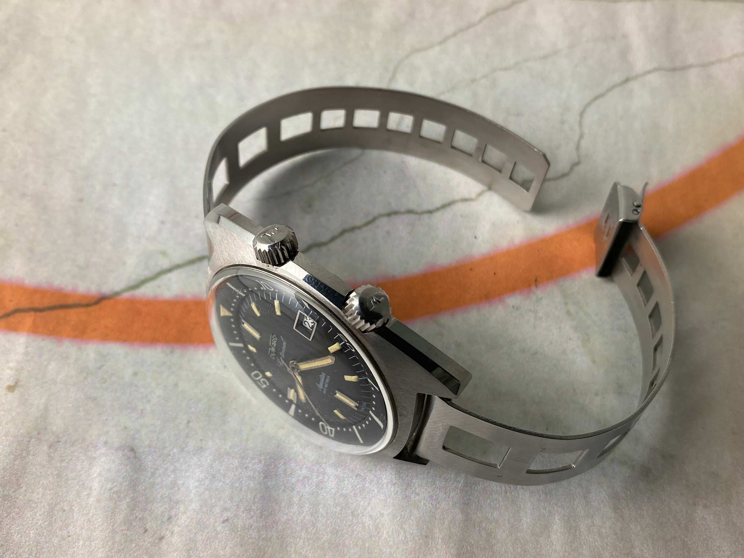 DUWARD AQUASTAR CONTINUAL SUPER COMPRESSOR 200M Vintage Diver swiss automatic watch 20 ATM Cal. ETA 2472 *** OVERSIZE ***
