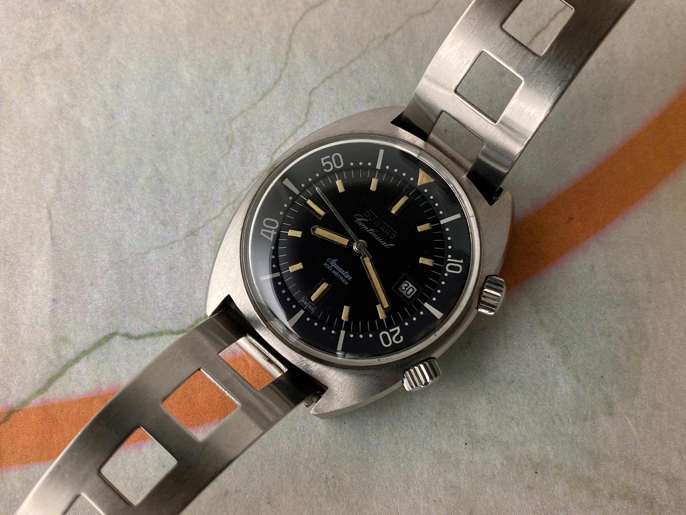 DUWARD AQUASTAR CONTINUAL SUPER COMPRESSOR 200M Vintage Diver swiss automatic watch 20 ATM Cal. ETA 2472 *** OVERSIZE ***
