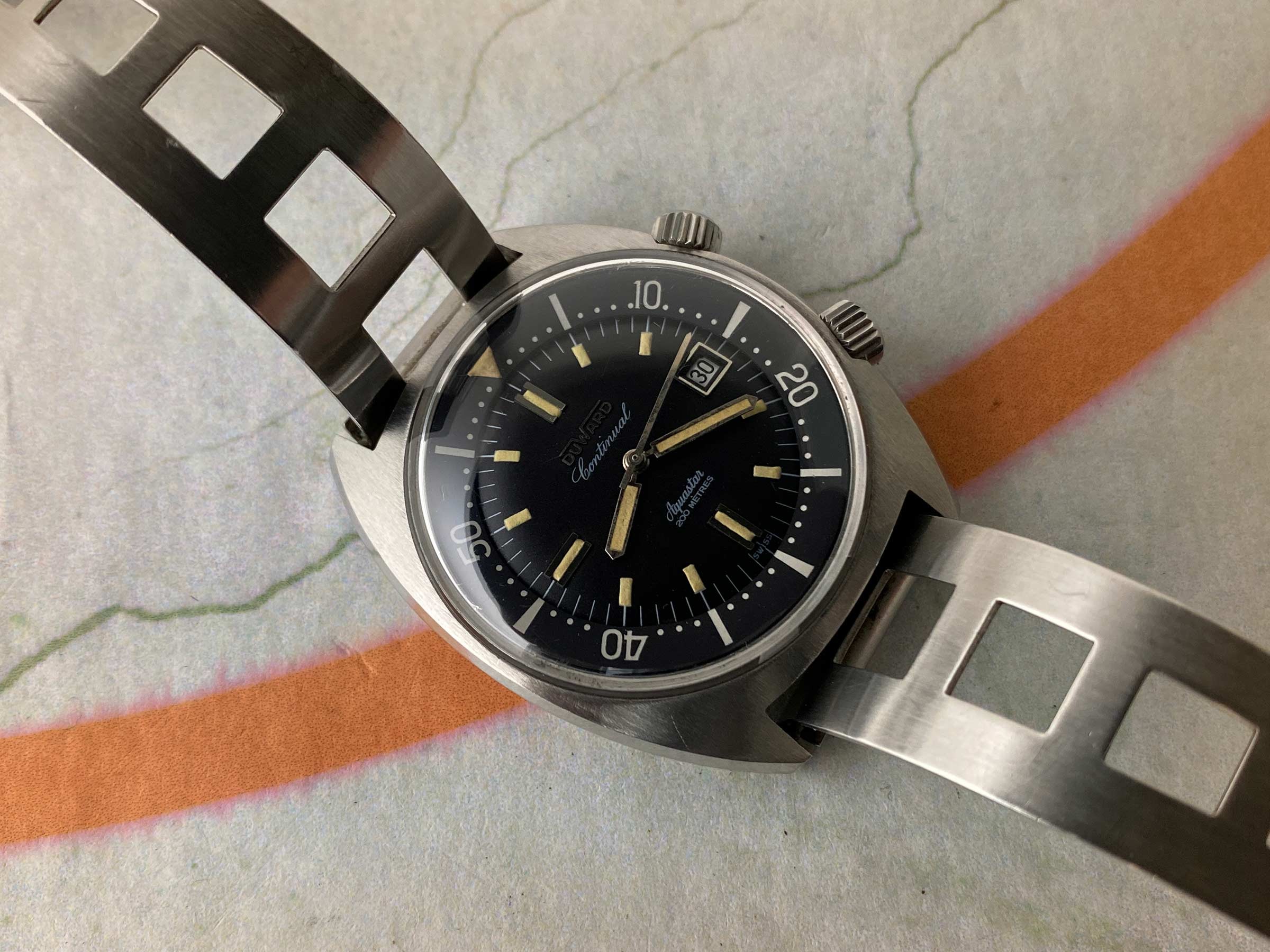 DUWARD AQUASTAR CONTINUAL SUPER COMPRESSOR 200M Vintage Diver swiss automatic watch 20 ATM Cal. ETA 2472 *** OVERSIZE ***