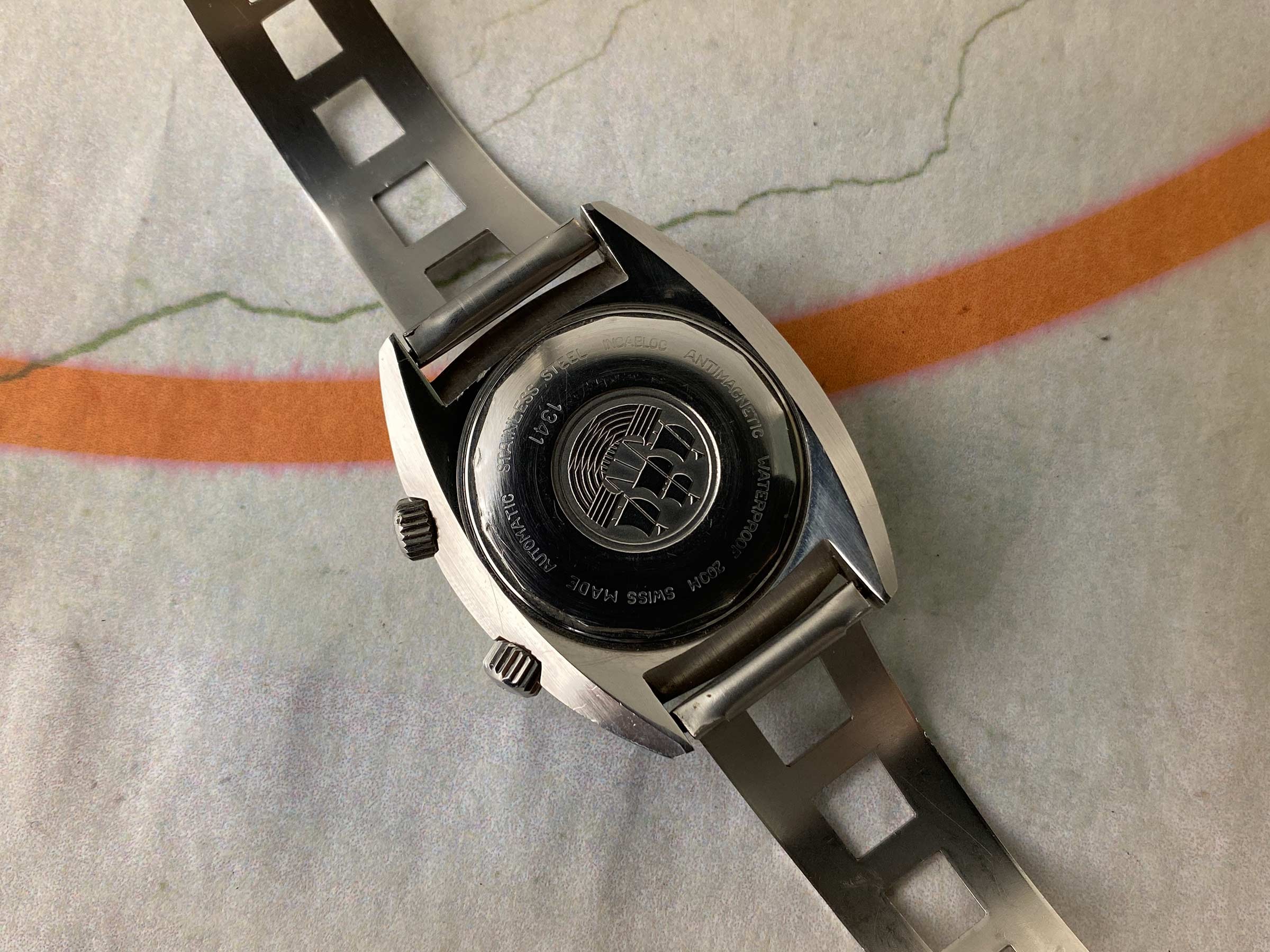 DUWARD AQUASTAR CONTINUAL SUPER COMPRESSOR 200M Vintage Diver swiss automatic watch 20 ATM Cal. ETA 2472 *** OVERSIZE ***