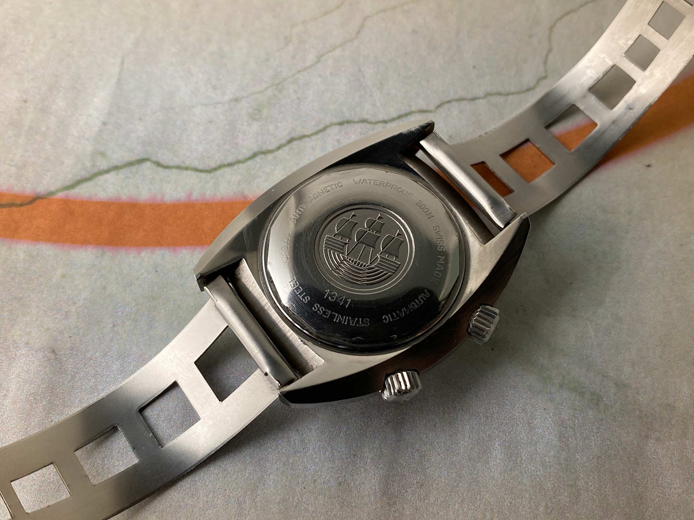 DUWARD AQUASTAR CONTINUAL SUPER COMPRESSOR 200M Vintage Diver swiss automatic watch 20 ATM Cal. ETA 2472 *** OVERSIZE ***