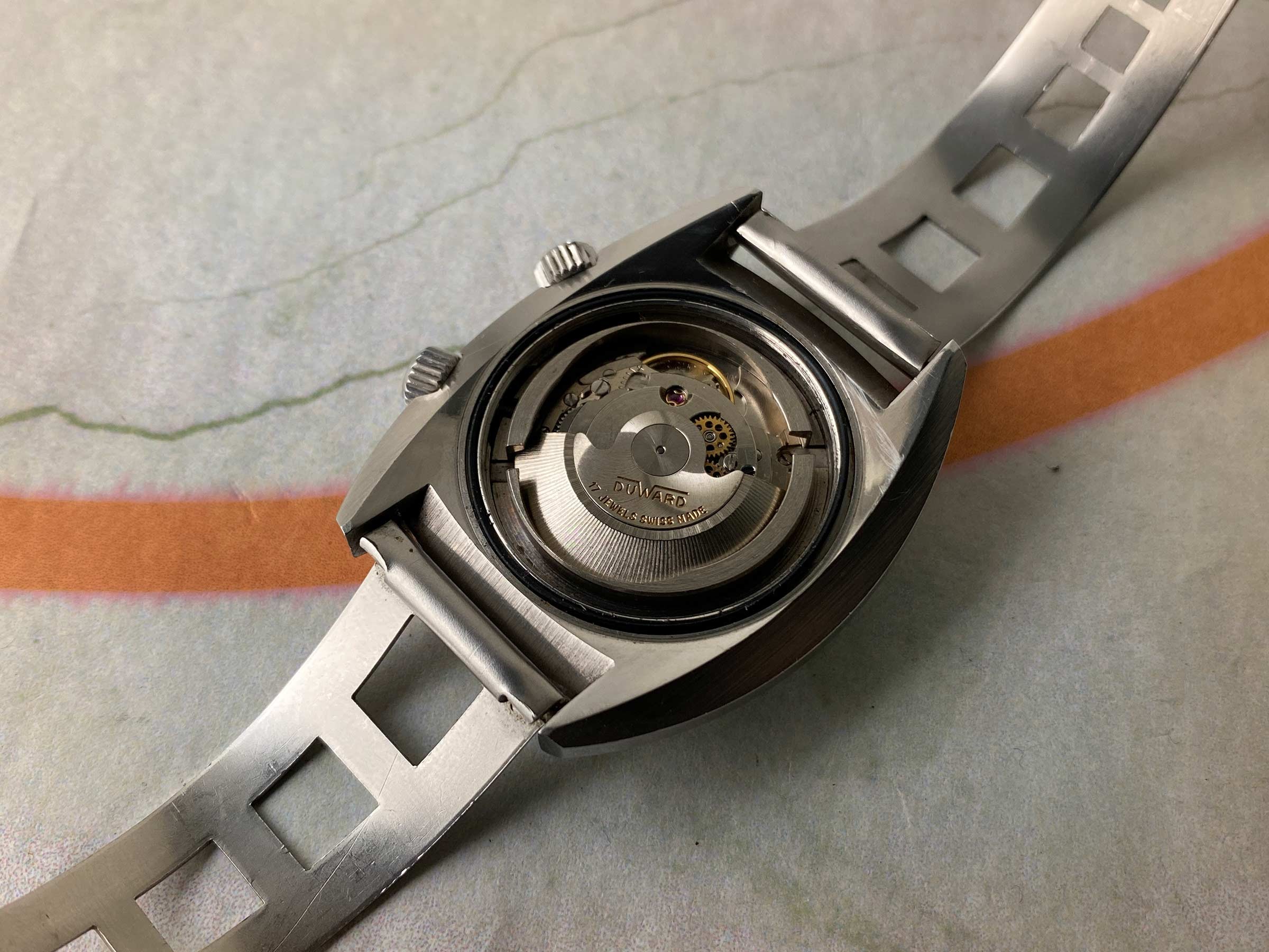 DUWARD AQUASTAR CONTINUAL SUPER COMPRESSOR 200M Vintage Diver swiss automatic watch 20 ATM Cal. ETA 2472 *** OVERSIZE ***