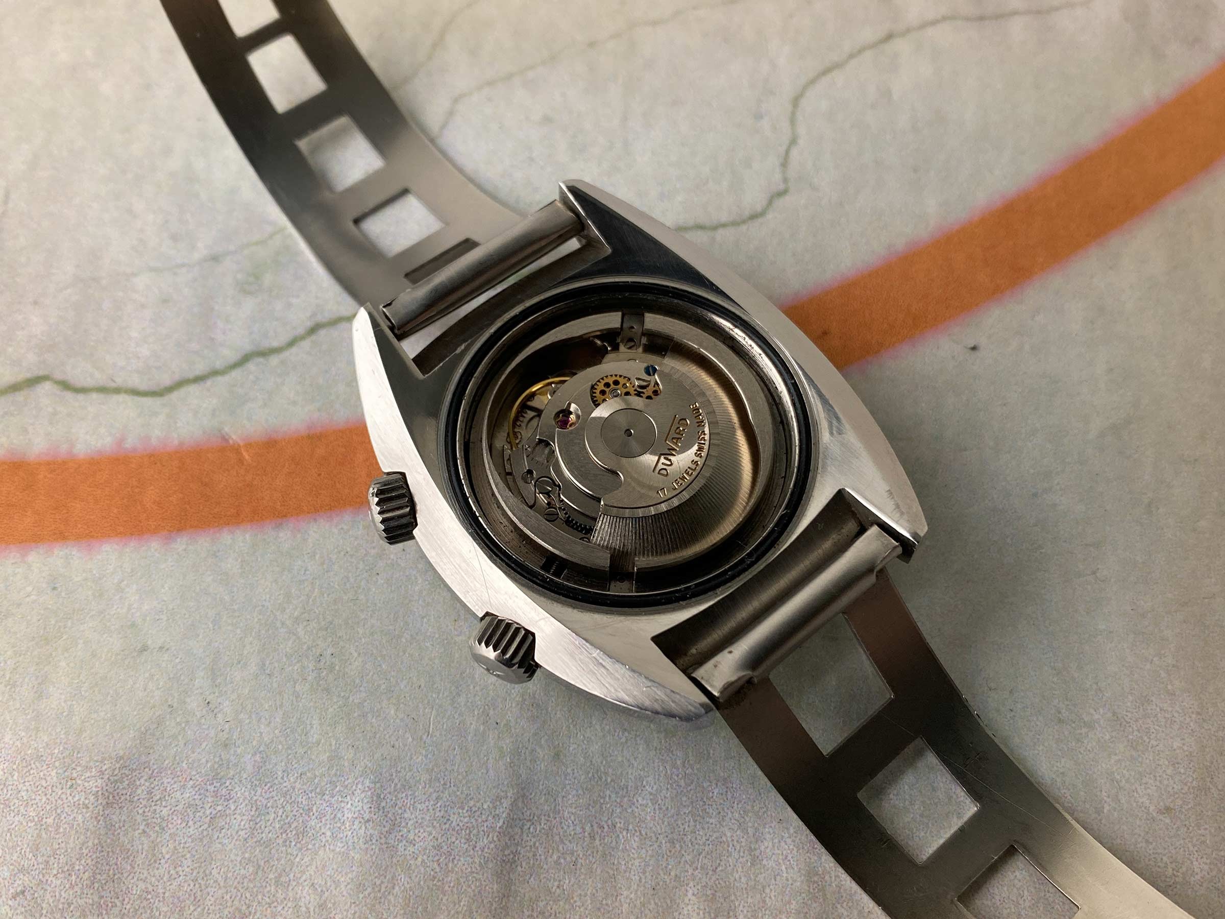 DUWARD AQUASTAR CONTINUAL SUPER COMPRESSOR 200M Vintage Diver swiss automatic watch 20 ATM Cal. ETA 2472 *** OVERSIZE ***