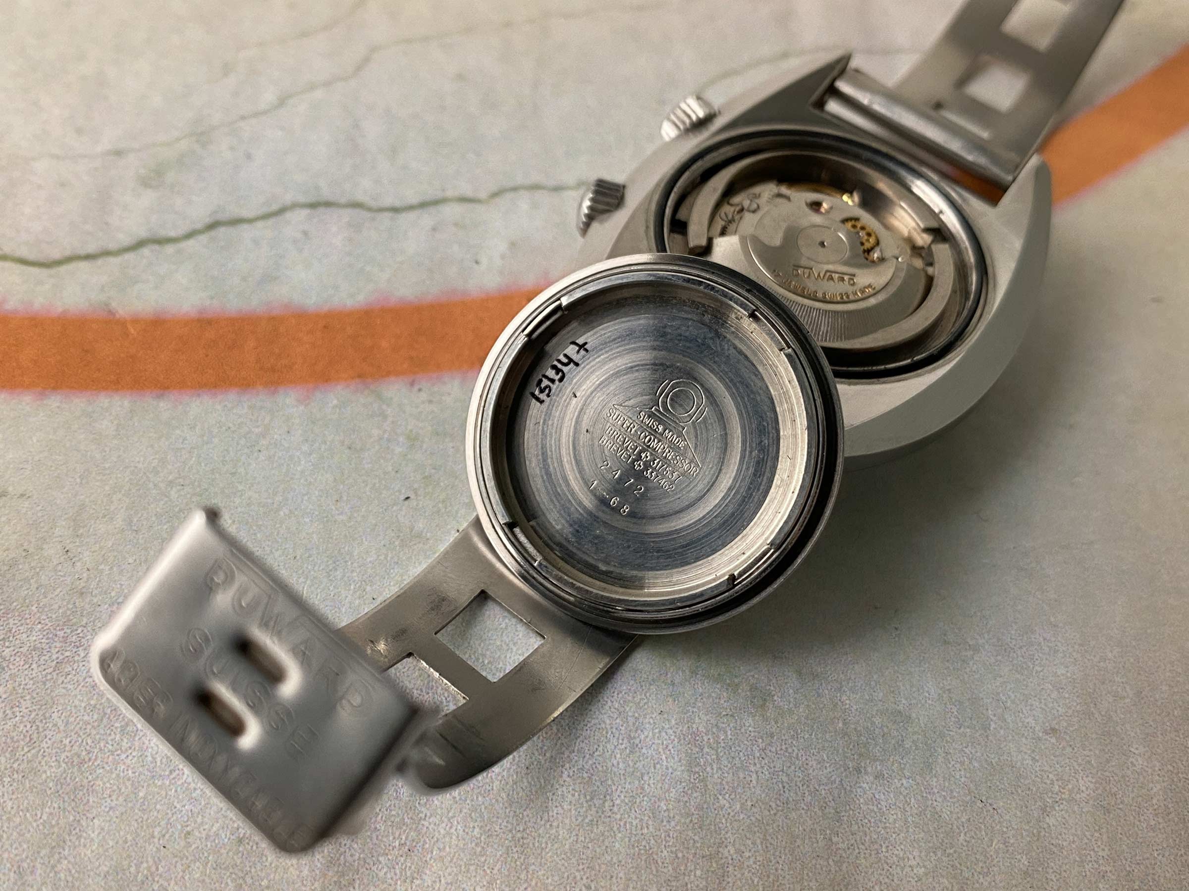 DUWARD AQUASTAR CONTINUAL SUPER COMPRESSOR 200M Vintage Diver swiss automatic watch 20 ATM Cal. ETA 2472 *** OVERSIZE ***
