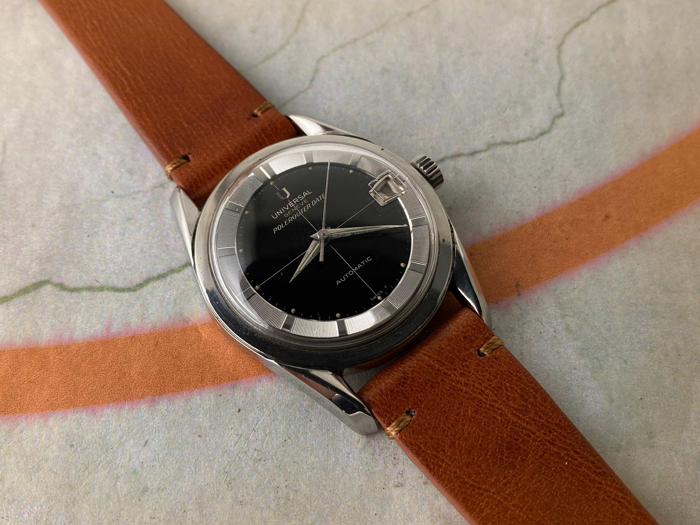 UNIVERSAL GENEVE POLEROUTER DATE Ref. 204612-2 Reloj suizo antiguo automático Cal. 218-2. GLOSSY DIAL *** ESPECTACULAR ***