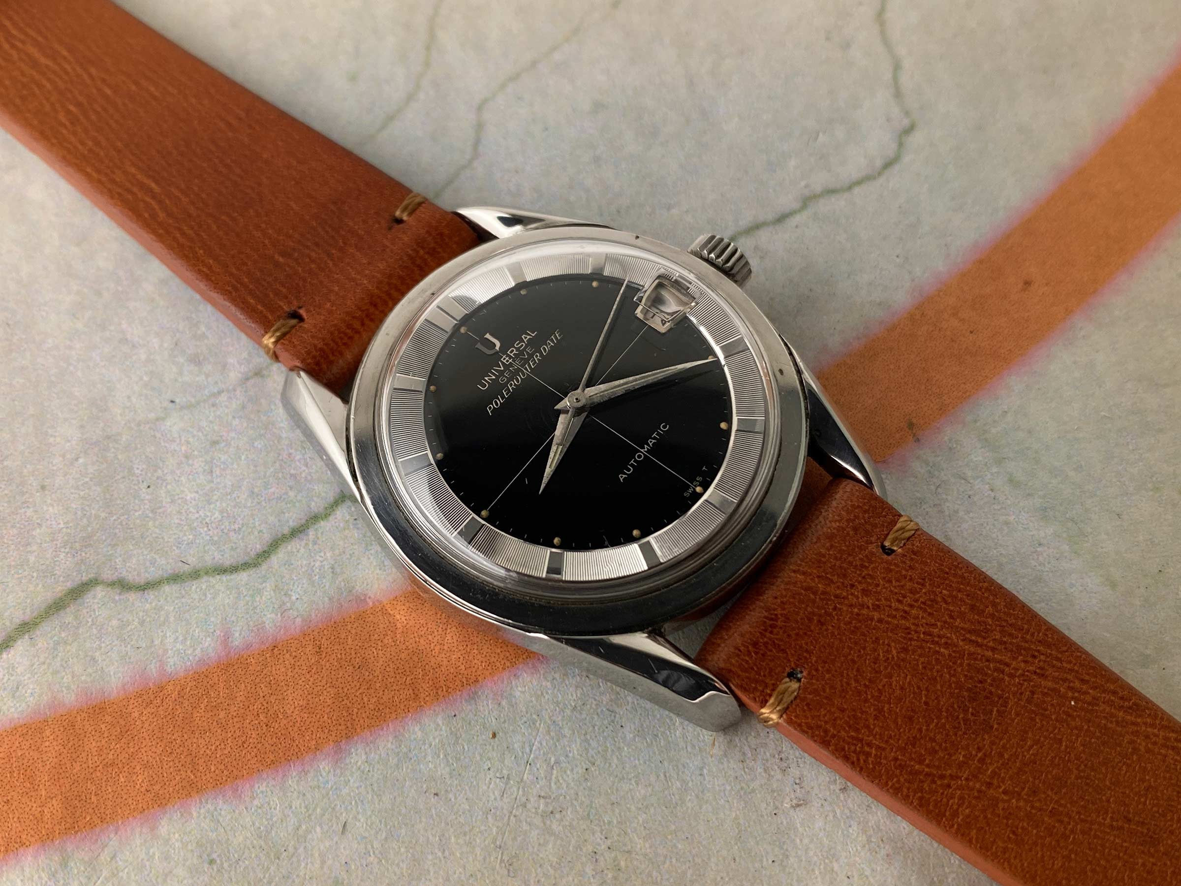 UNIVERSAL GENEVE POLEROUTER DATE Ref. 204612-2 Reloj suizo antiguo automático Cal. 218-2. GLOSSY DIAL *** ESPECTACULAR ***