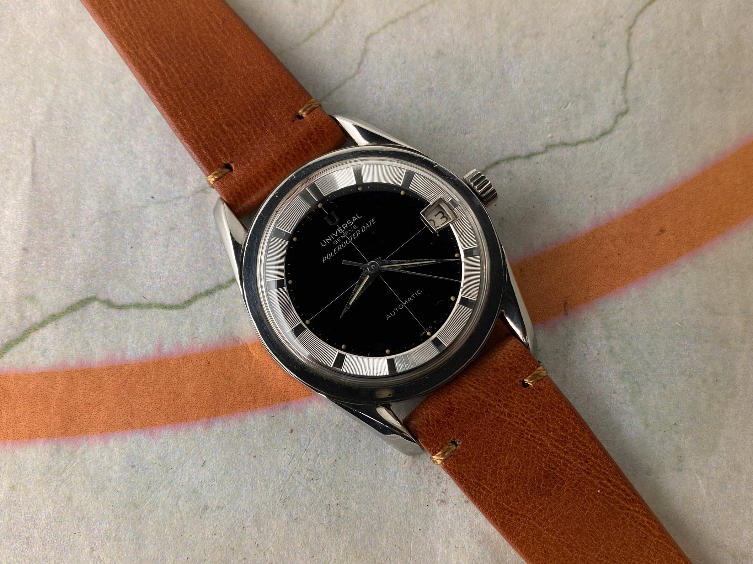 UNIVERSAL GENEVE POLEROUTER DATE Ref. 204612-2 Reloj suizo antiguo automático Cal. 218-2. GLOSSY DIAL *** ESPECTACULAR ***