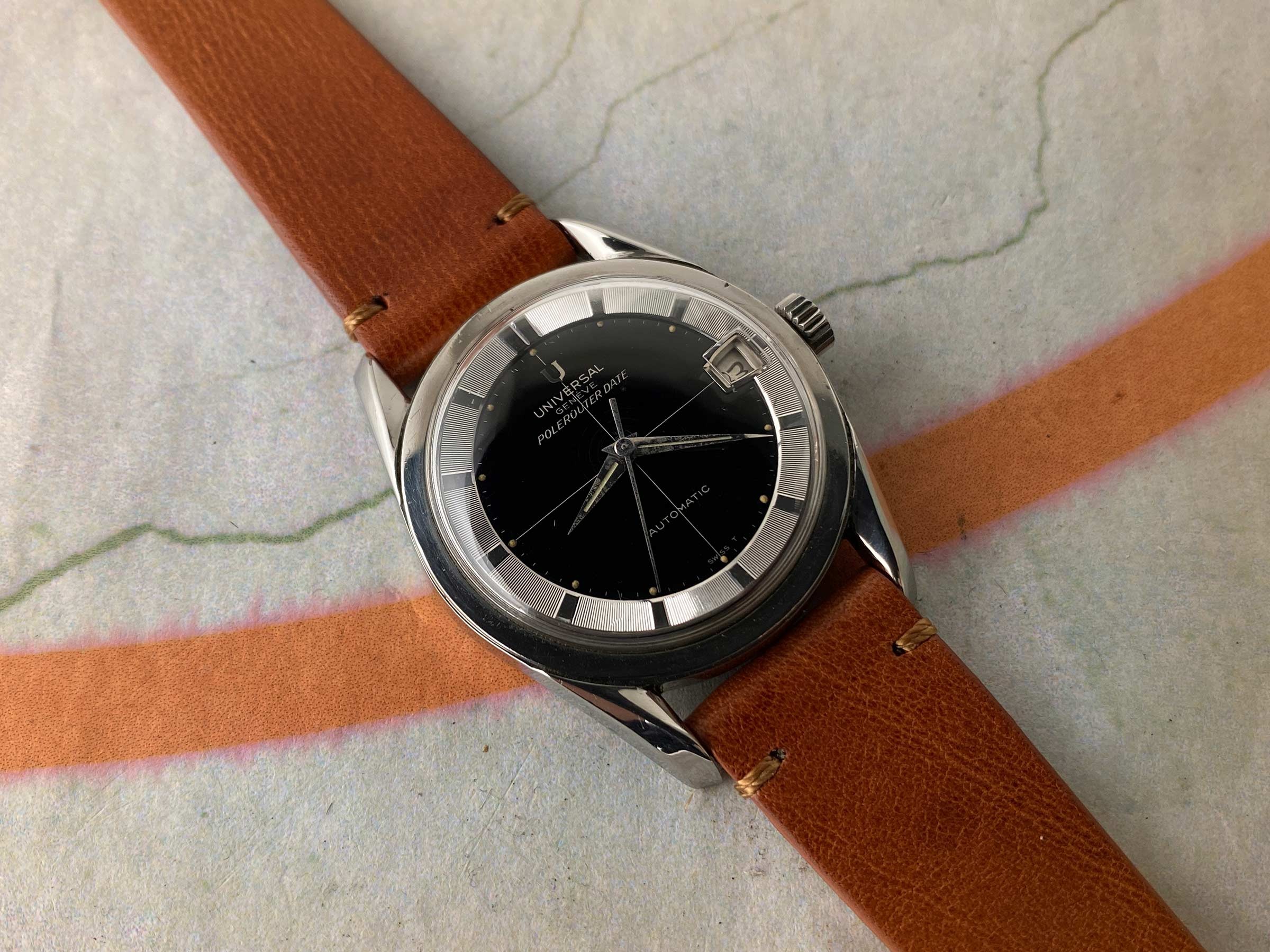UNIVERSAL GENEVE POLEROUTER DATE Ref. 204612-2 Reloj suizo antiguo automático Cal. 218-2. GLOSSY DIAL *** ESPECTACULAR ***