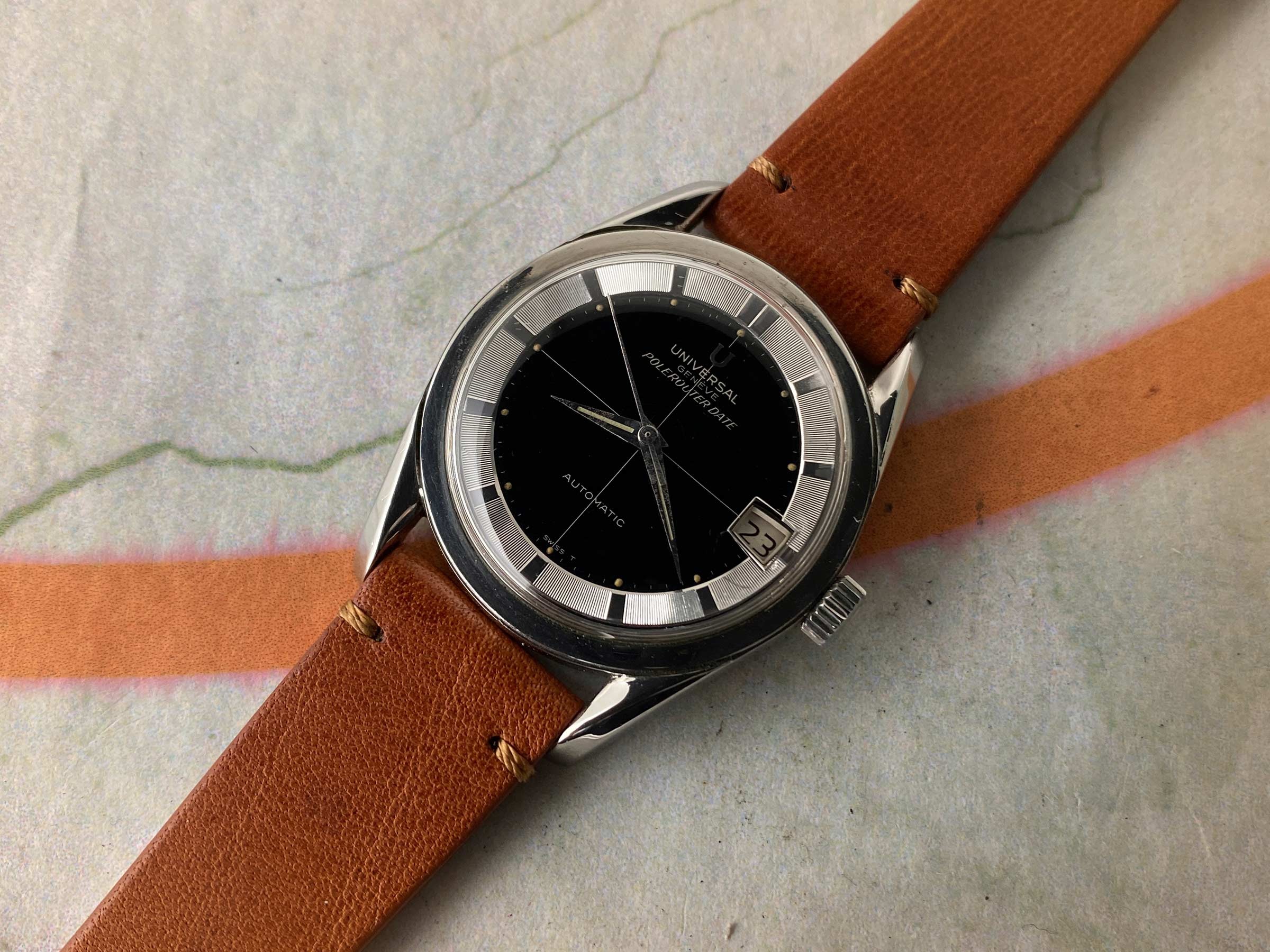 UNIVERSAL GENEVE POLEROUTER DATE Ref. 204612-2 Reloj suizo antiguo automático Cal. 218-2. GLOSSY DIAL *** ESPECTACULAR ***