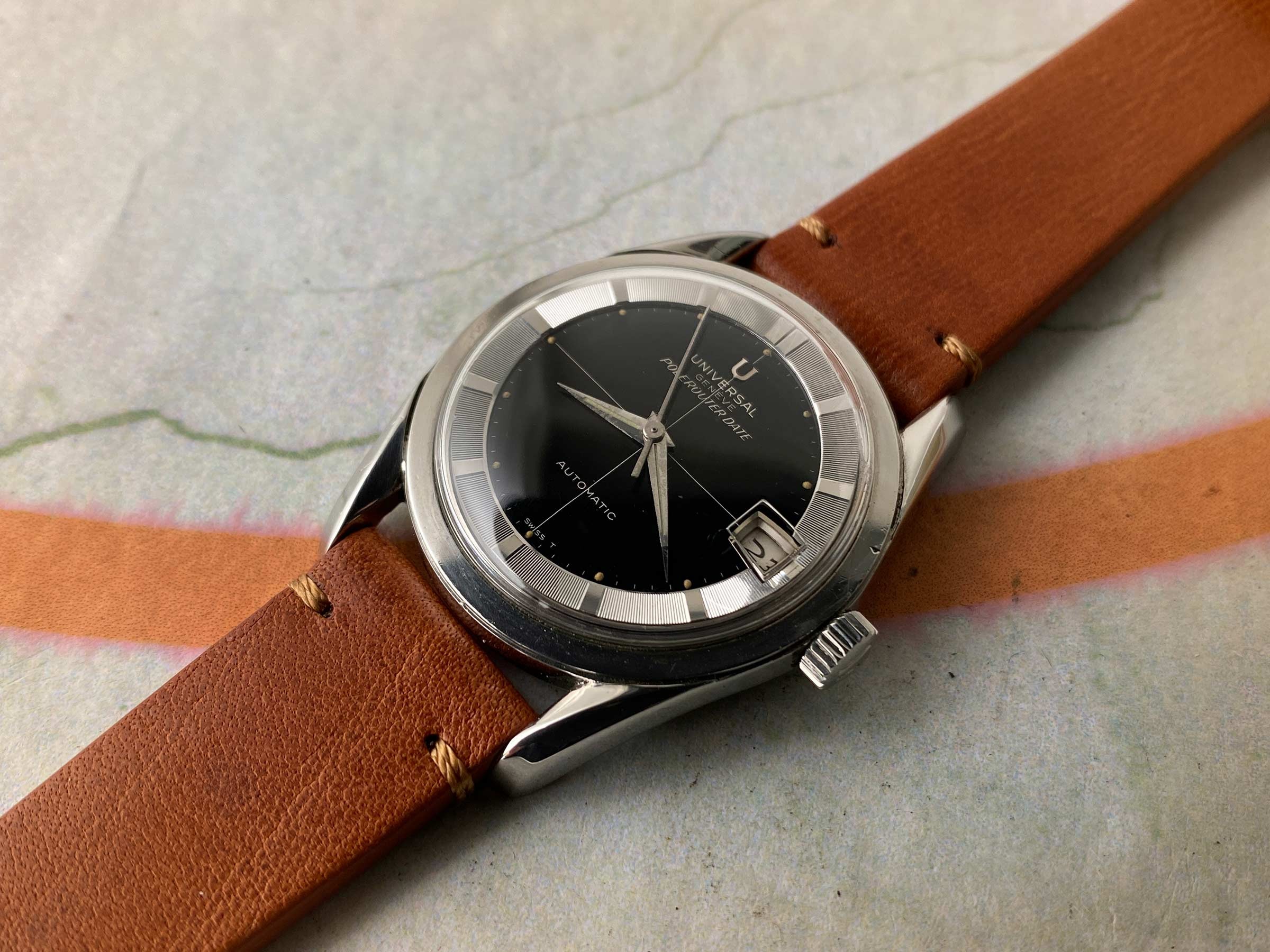 UNIVERSAL GENEVE POLEROUTER DATE Ref. 204612-2 Reloj suizo antiguo automático Cal. 218-2. GLOSSY DIAL *** ESPECTACULAR ***