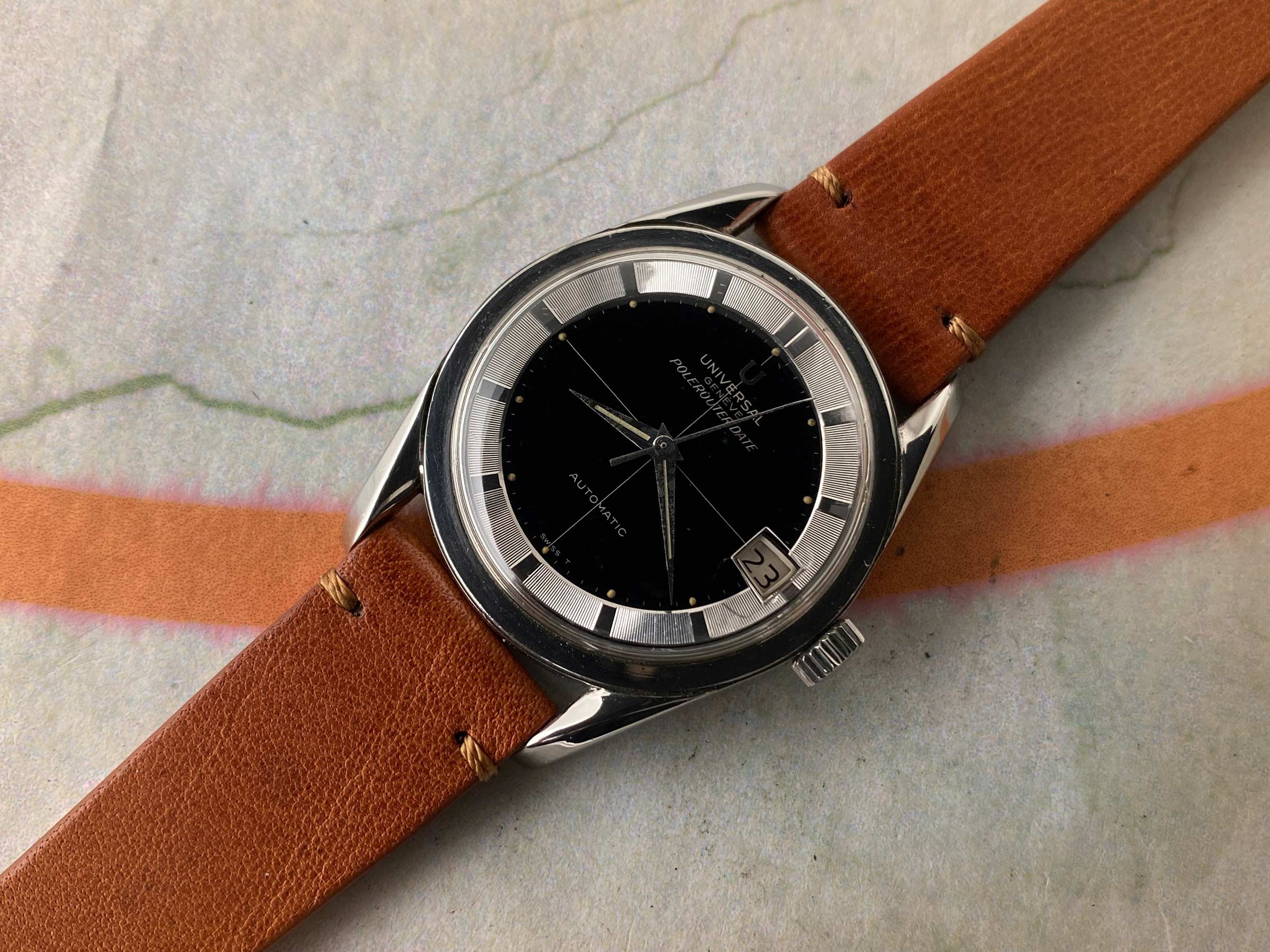 UNIVERSAL GENEVE POLEROUTER DATE Ref. 204612-2 Reloj suizo antiguo automático Cal. 218-2. GLOSSY DIAL *** ESPECTACULAR ***