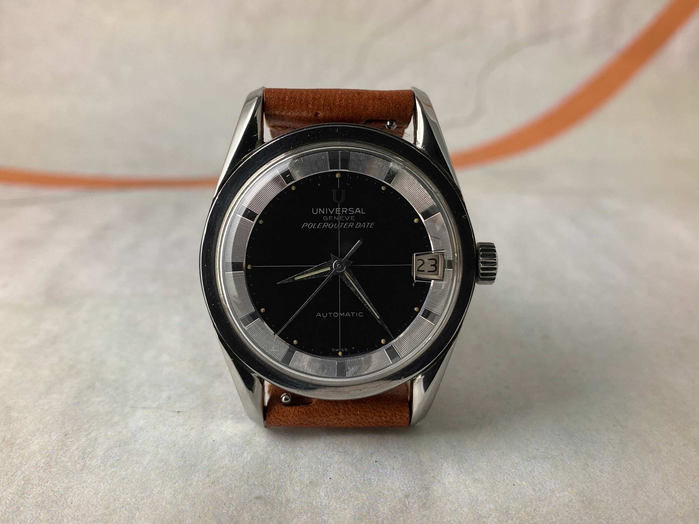 UNIVERSAL GENEVE POLEROUTER DATE Ref. 204612-2 Reloj suizo antiguo automático Cal. 218-2. GLOSSY DIAL *** ESPECTACULAR ***
