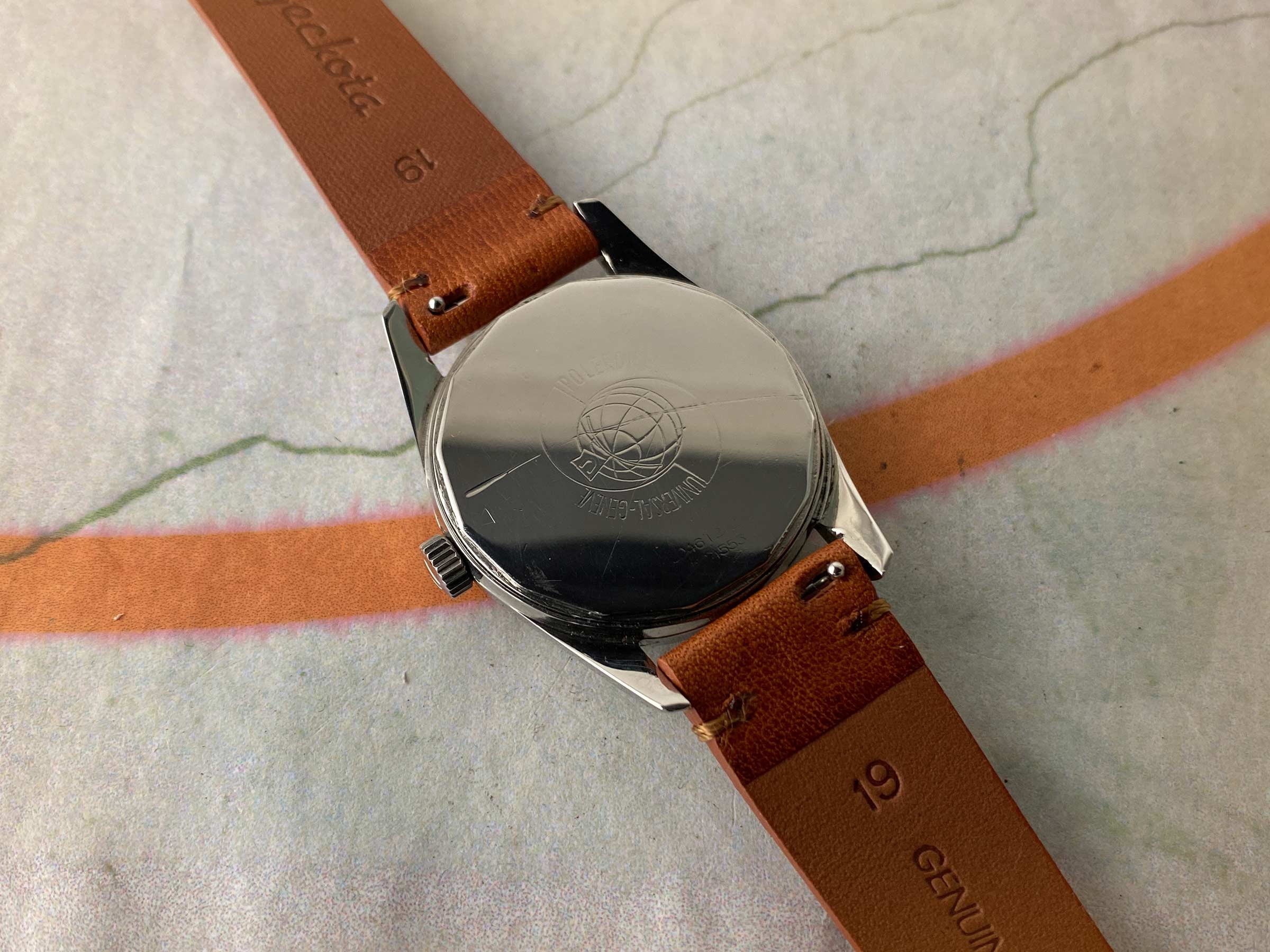 UNIVERSAL GENEVE POLEROUTER DATE Ref. 204612-2 Reloj suizo antiguo automático Cal. 218-2. GLOSSY DIAL *** ESPECTACULAR ***