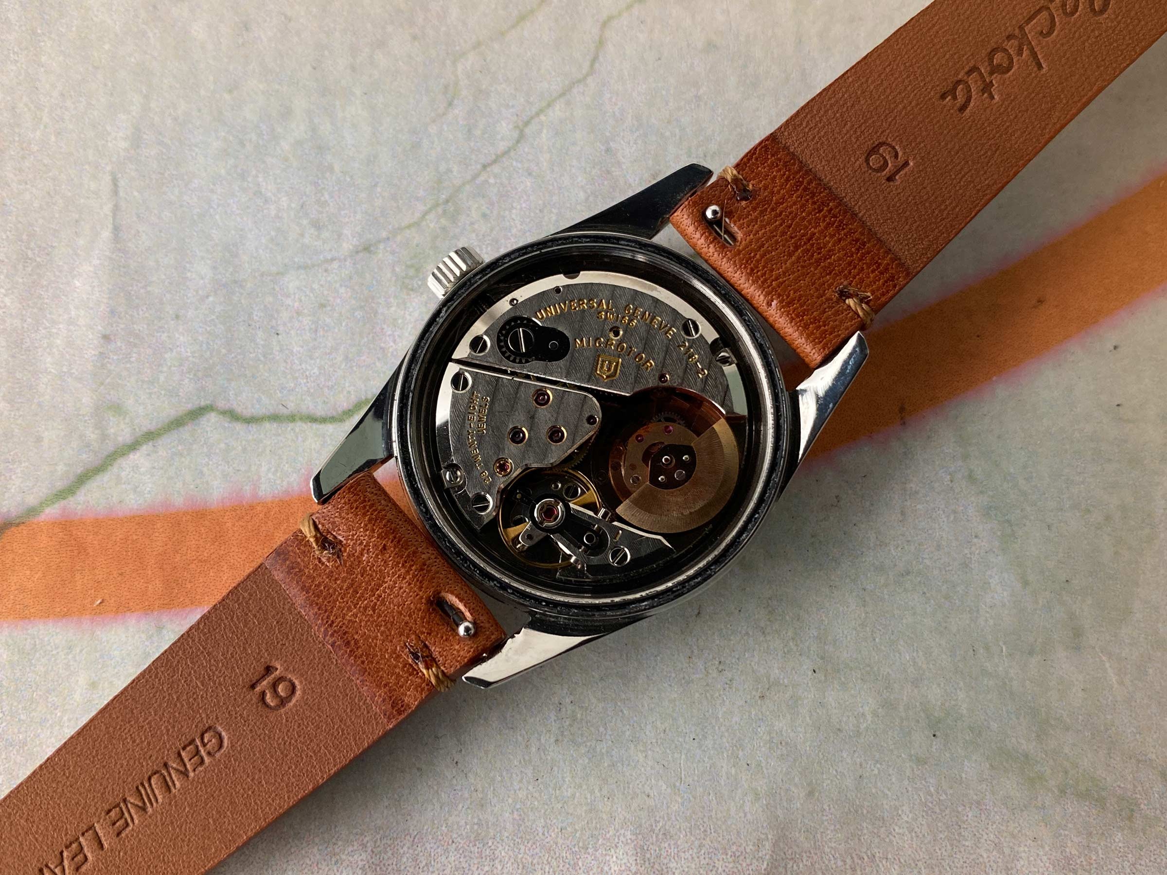 UNIVERSAL GENEVE POLEROUTER DATE Ref. 204612-2 Reloj suizo antiguo automático Cal. 218-2. GLOSSY DIAL *** ESPECTACULAR ***