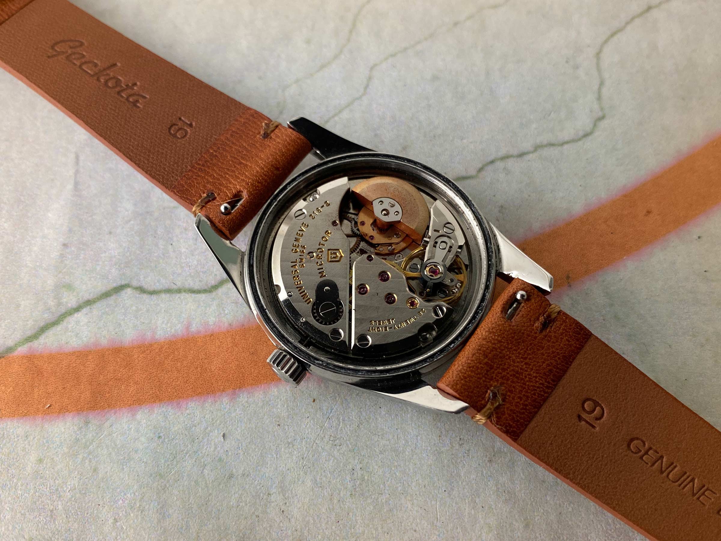 UNIVERSAL GENEVE POLEROUTER DATE Ref. 204612-2 Reloj suizo antiguo automático Cal. 218-2. GLOSSY DIAL *** ESPECTACULAR ***