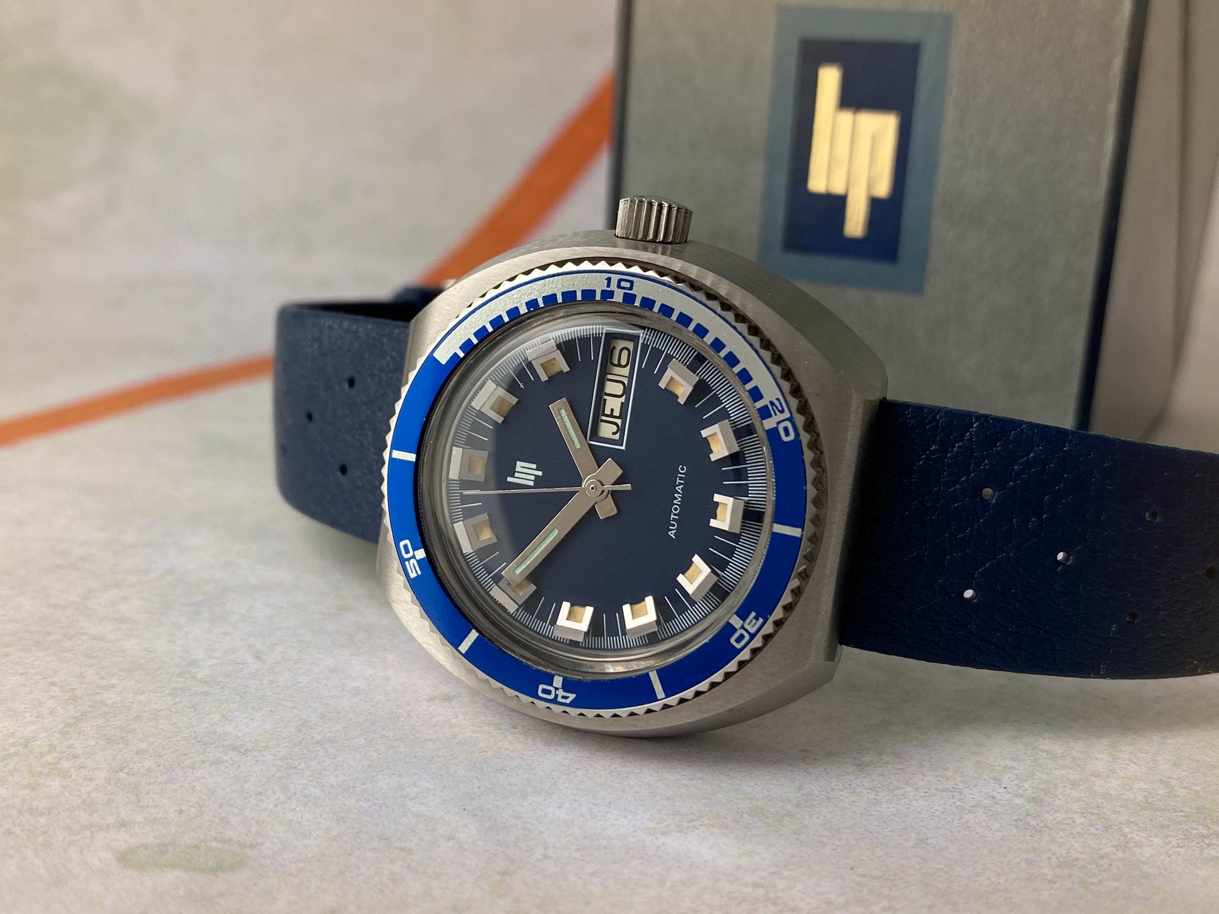 Montre Lip Vintage - Calibre Int 21600 - À Réparer Ou Pour Pièces Détachées
