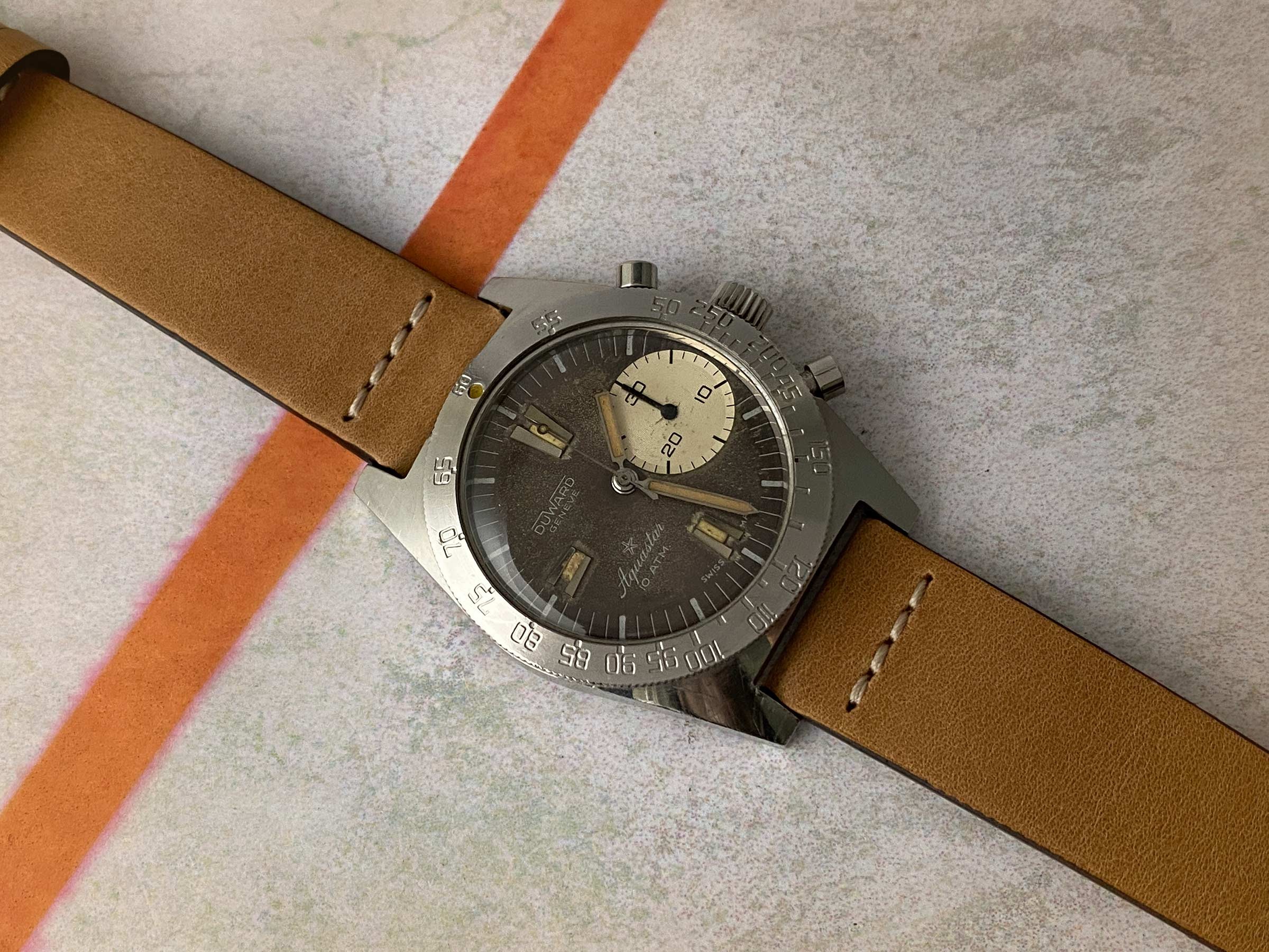 DUWARD AQUASTAR DEEPSTAR MK2 Vintage swiss hand winding watch Ref. 92 Cal. Valjoux 92. ICONIC *** TROPICALIZED DIAL ***