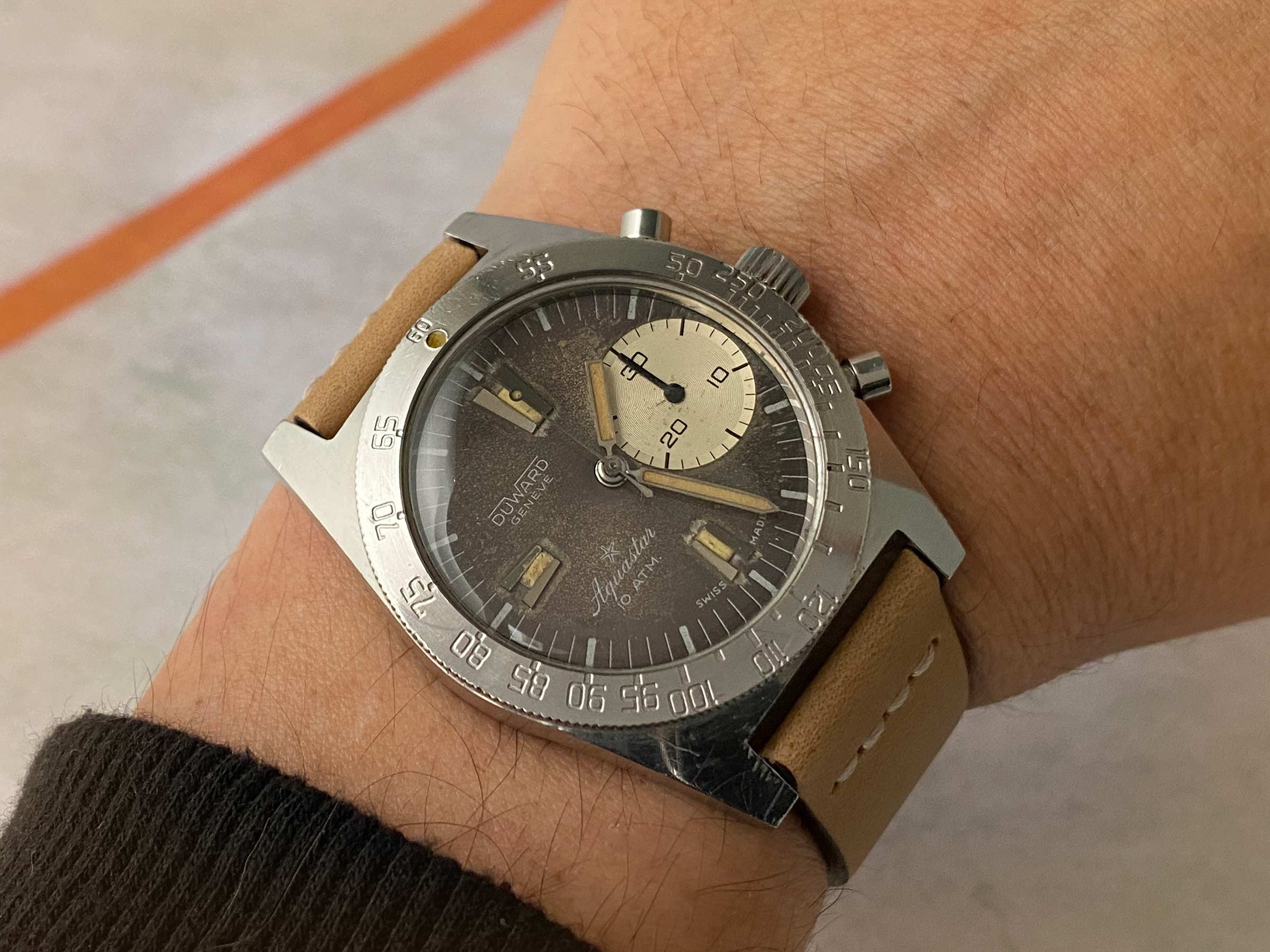 DUWARD AQUASTAR DEEPSTAR MK2 Vintage swiss hand winding watch Ref. 92 Cal. Valjoux 92. ICONIC *** TROPICALIZED DIAL ***