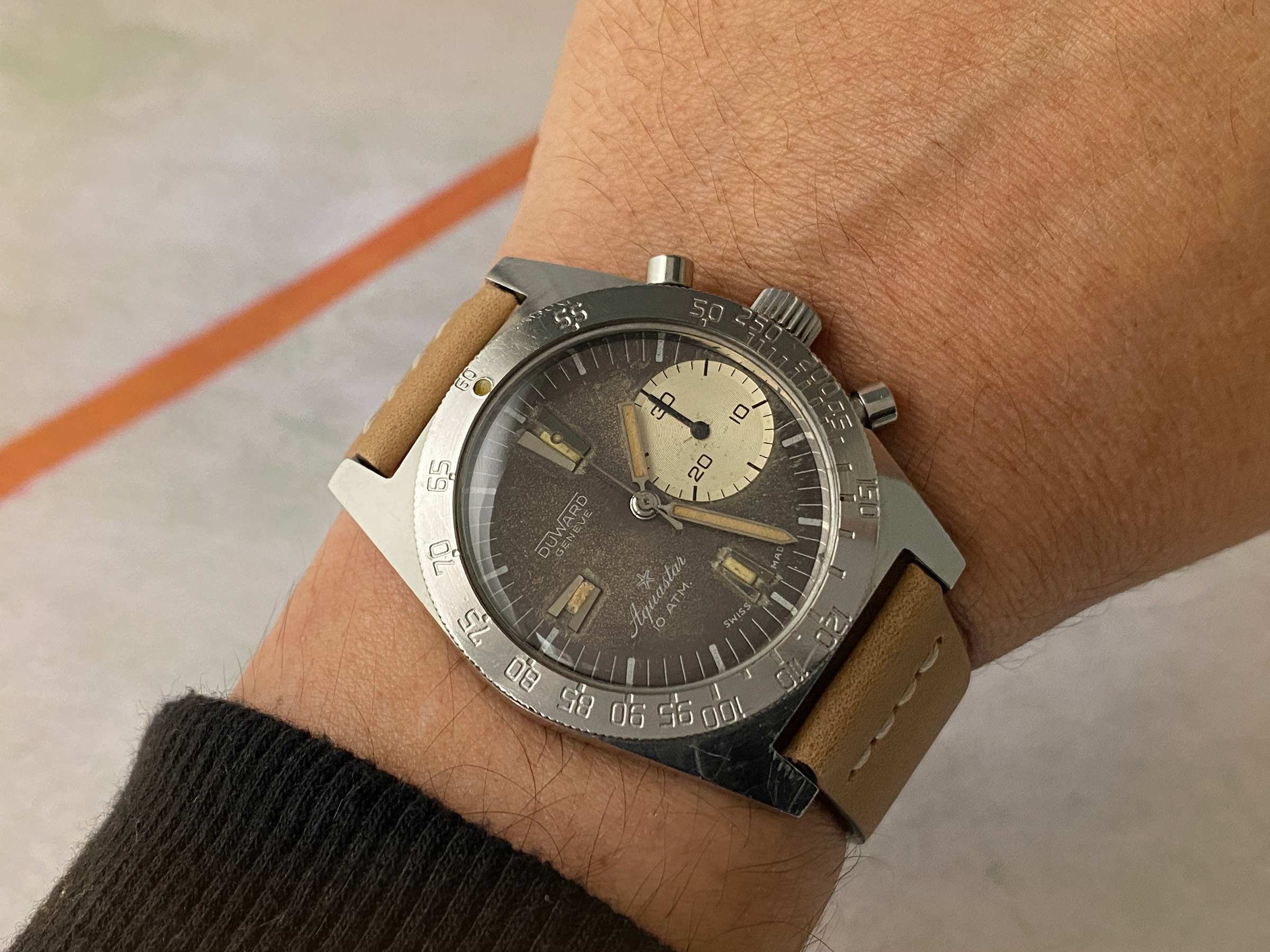 DUWARD AQUASTAR DEEPSTAR MK2 Vintage swiss hand winding watch Ref. 92 Cal. Valjoux 92. ICONIC *** TROPICALIZED DIAL ***