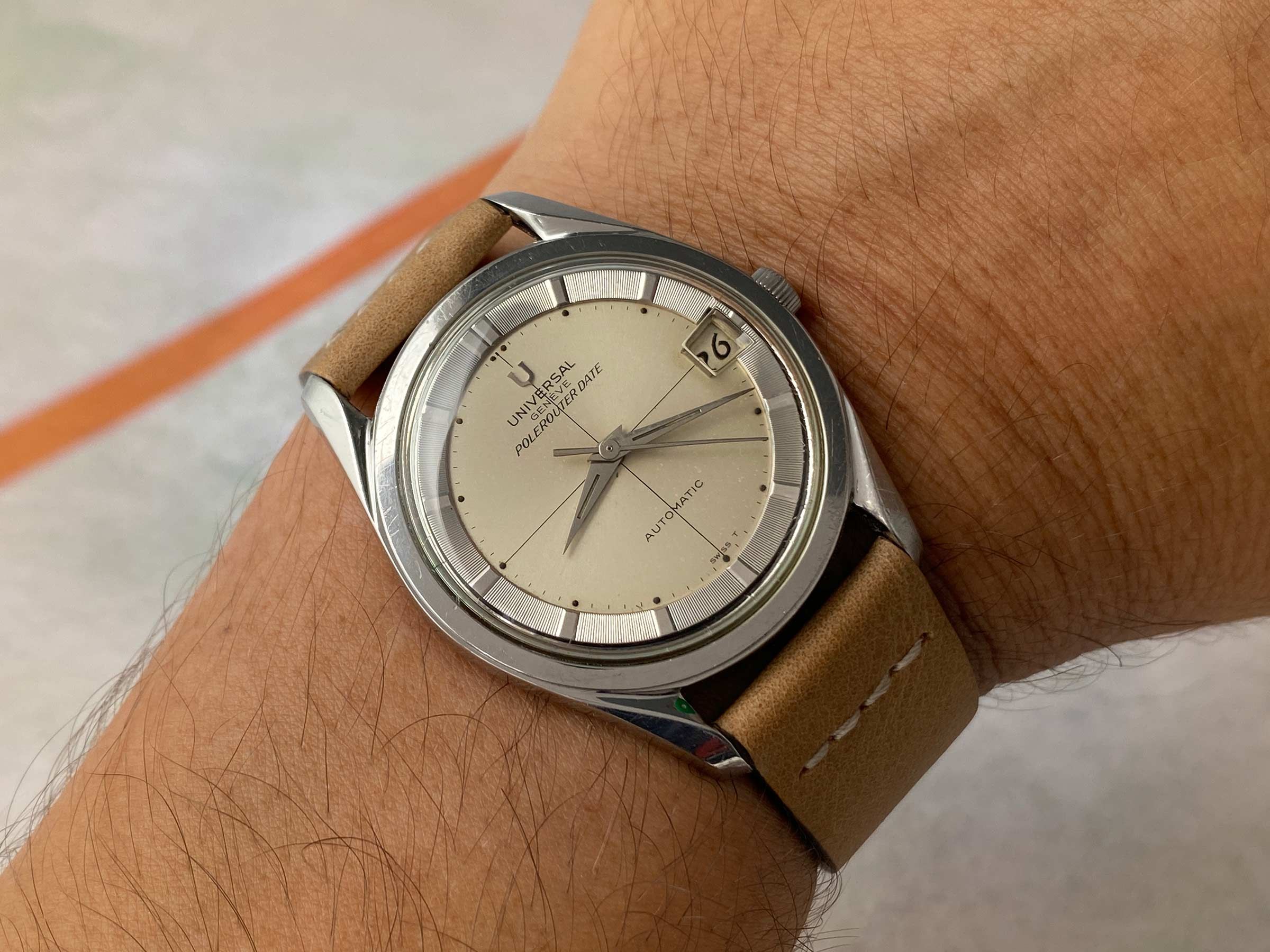 UNIVERSAL GENEVE POLEROUTER DATE Vintage swiss automatic watch Cal. 69 MICROTOR Ref. 869111/02 *** BEAUTIFUL ***