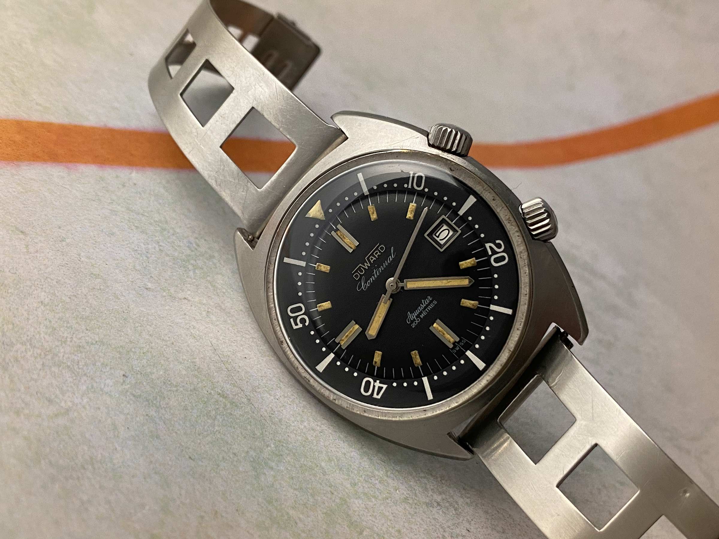 DUWARD CONTINUAL AQUASTAR 200M Swiss vintage automatic Diver watch OVERSIZE 20 ATM Cal. ETA 2472 *** SUPER COMPRESSOR ***