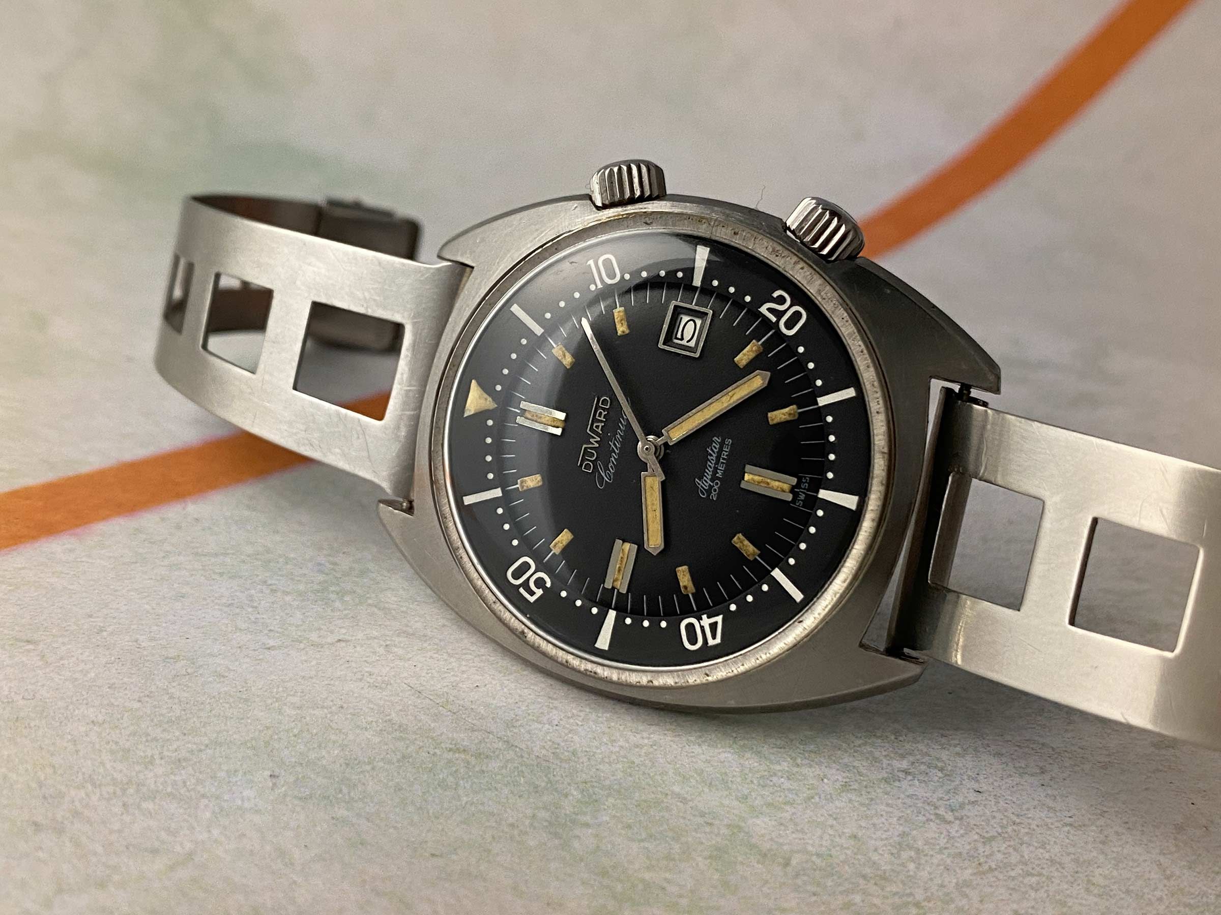 DUWARD CONTINUAL AQUASTAR 200M Swiss vintage automatic Diver watch OVERSIZE 20 ATM Cal. ETA 2472 *** SUPER COMPRESSOR ***