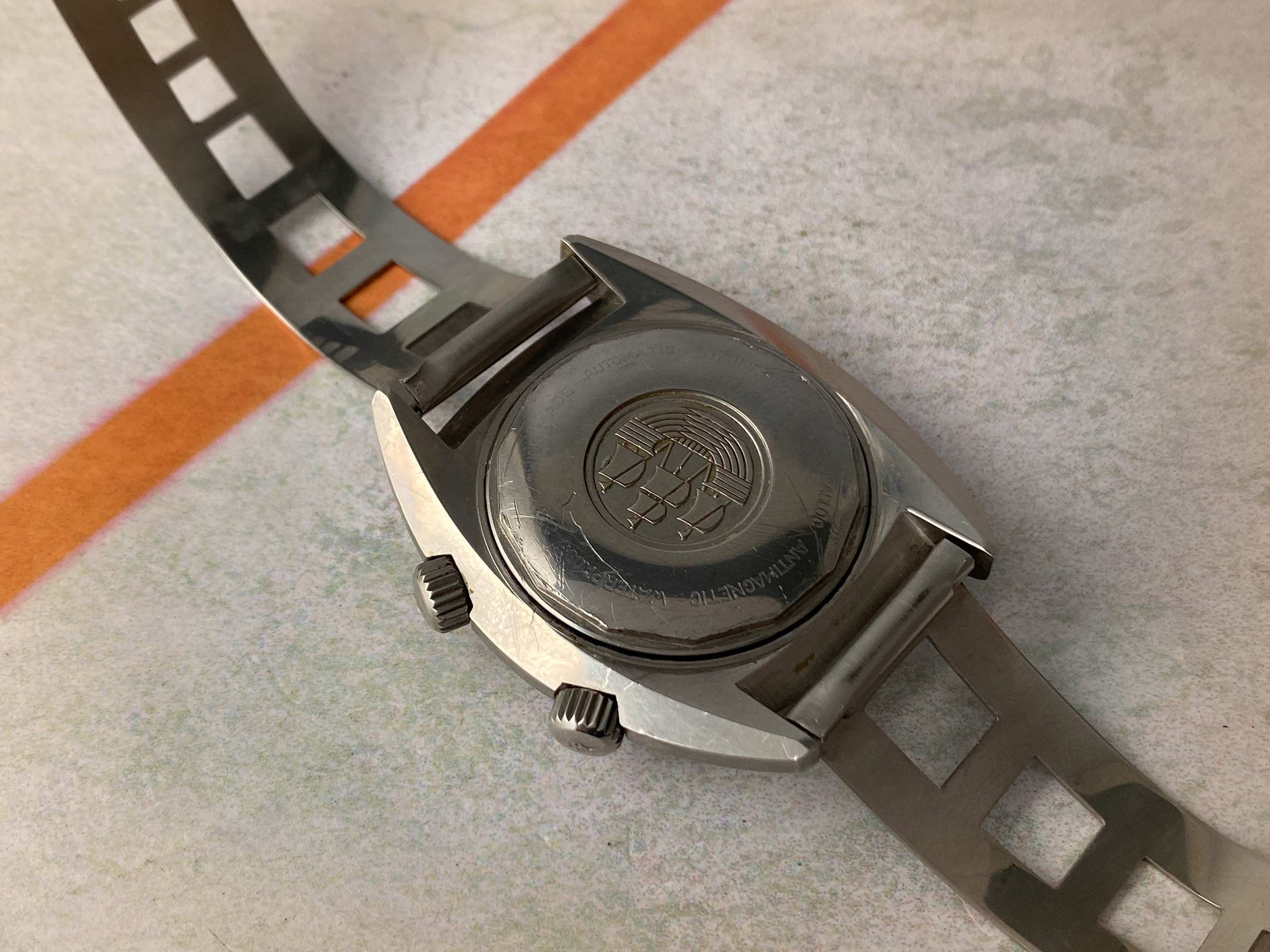 DUWARD CONTINUAL AQUASTAR 200M Swiss vintage automatic Diver watch OVERSIZE 20 ATM Cal. ETA 2472 *** SUPER COMPRESSOR ***