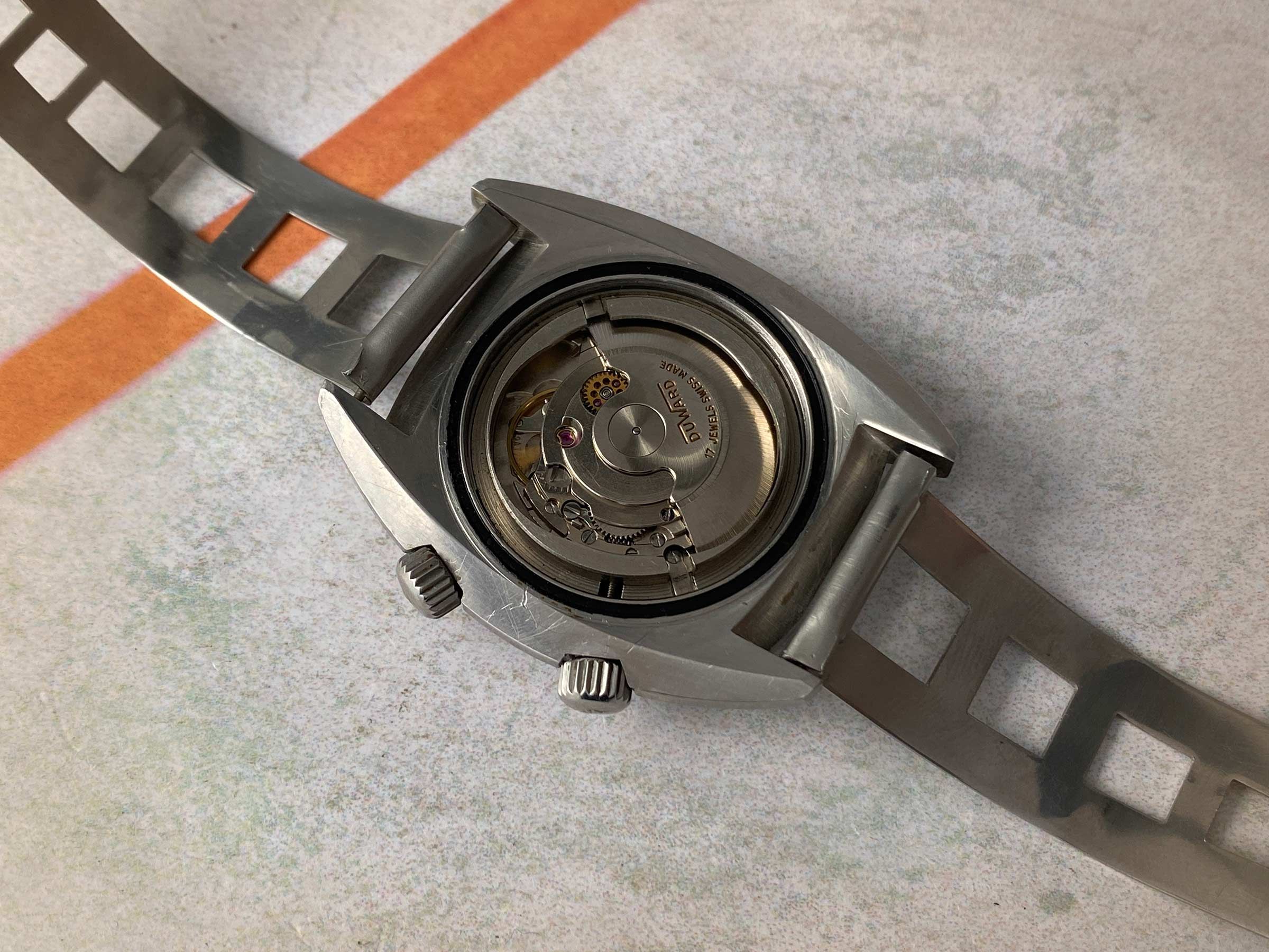 DUWARD CONTINUAL AQUASTAR 200M Swiss vintage automatic Diver watch OVERSIZE 20 ATM Cal. ETA 2472 *** SUPER COMPRESSOR ***