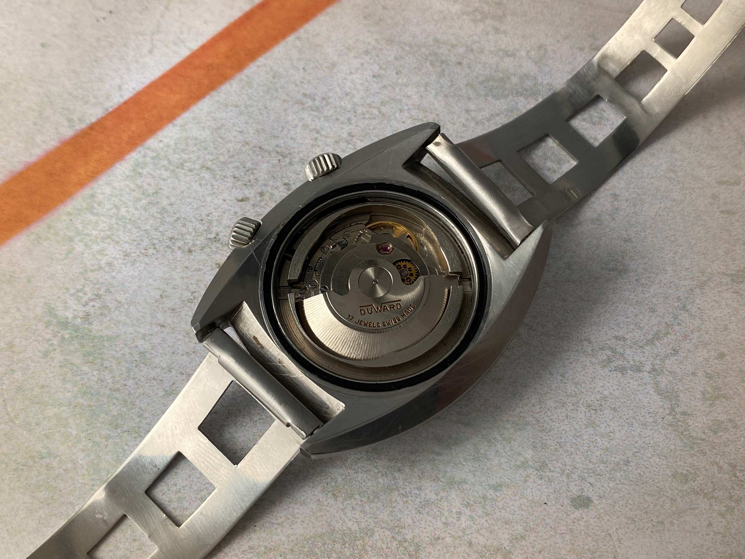 DUWARD CONTINUAL AQUASTAR 200M Swiss vintage automatic Diver watch OVERSIZE 20 ATM Cal. ETA 2472 *** SUPER COMPRESSOR ***