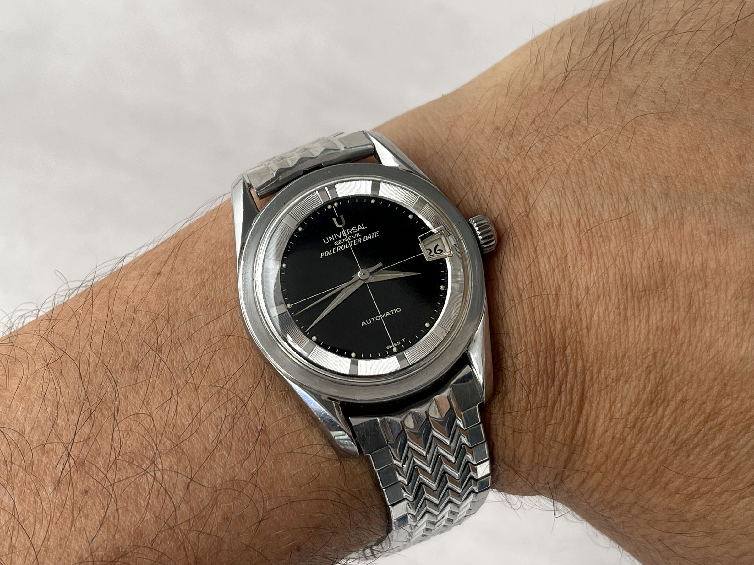 UNIVERSAL GENEVE POLEROUTER DATE 1963 - Reloj suizo vintage automático Ref. 204612/2 Cal. 218-2 - BIG CROWN *** CON ESTUCHE ***