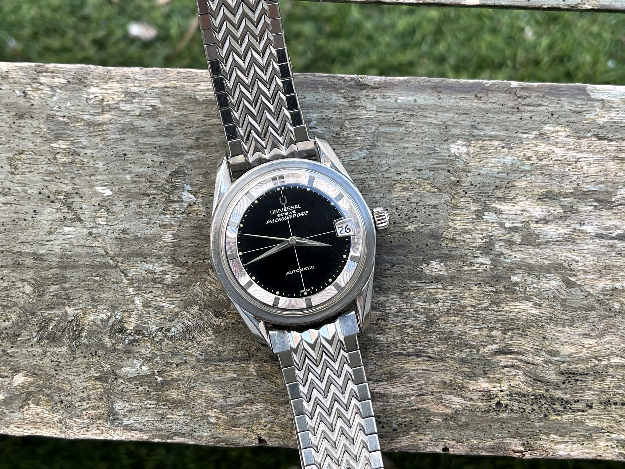 UNIVERSAL GENEVE POLEROUTER DATE 1963 - Reloj suizo vintage automático Ref. 204612/2 Cal. 218-2 - BIG CROWN *** CON ESTUCHE ***