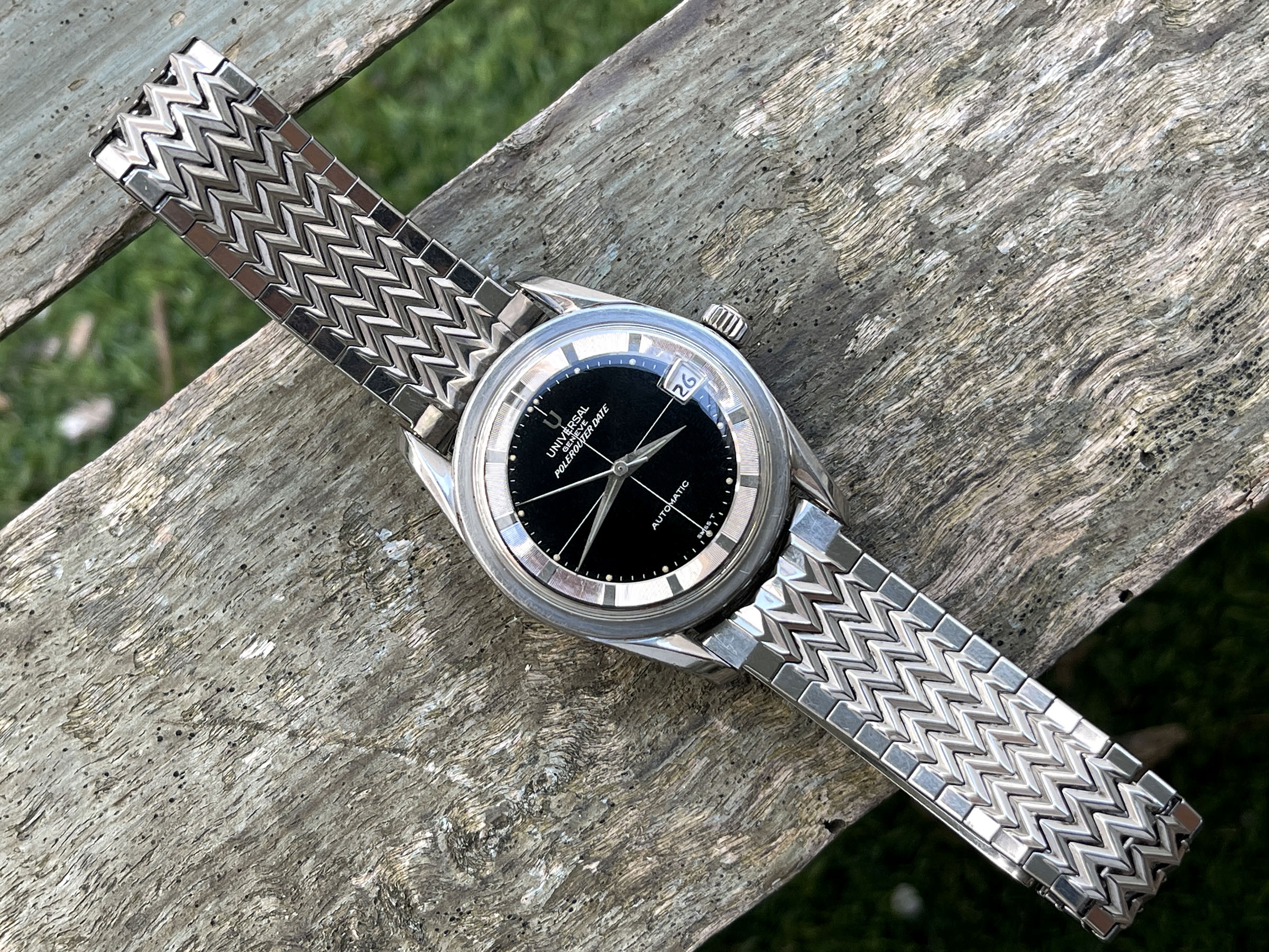 UNIVERSAL GENEVE POLEROUTER DATE 1963 - Reloj suizo vintage automático Ref. 204612/2 Cal. 218-2 - BIG CROWN *** CON ESTUCHE ***