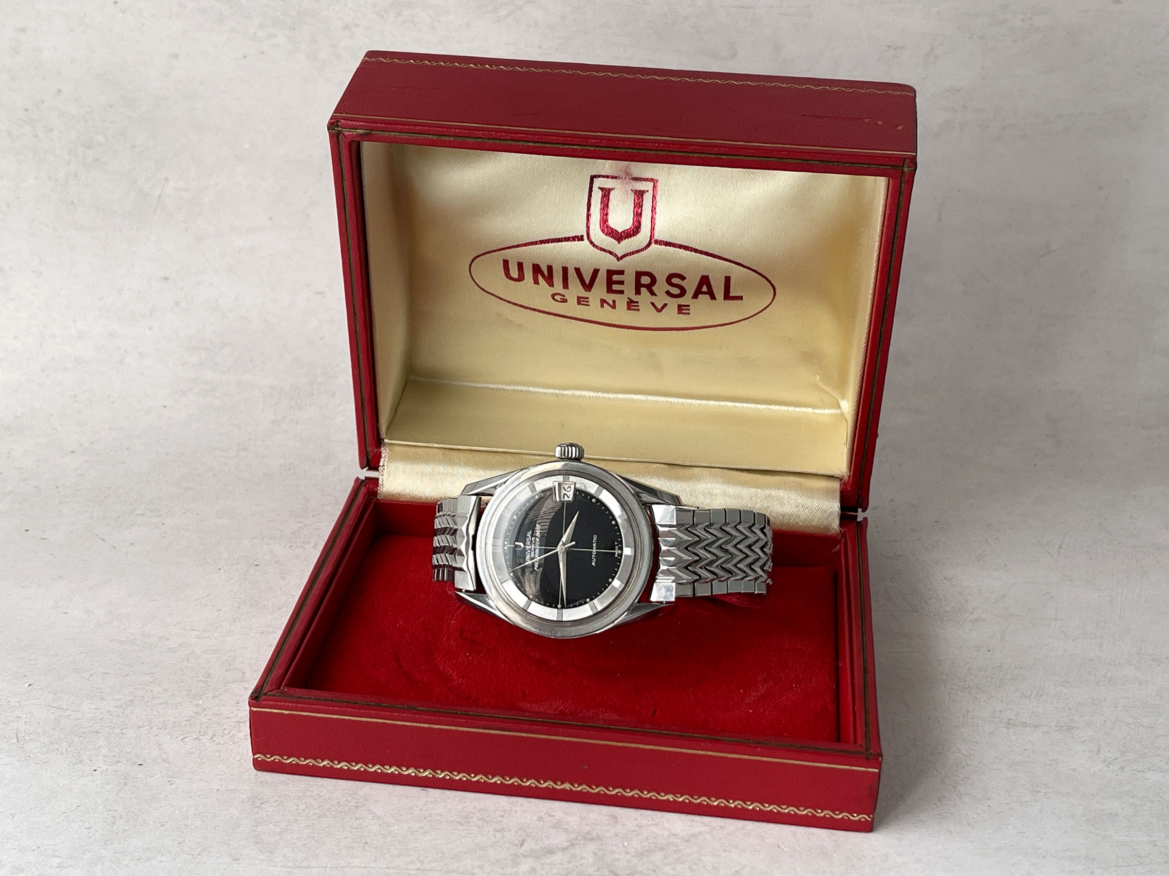 UNIVERSAL GENEVE POLEROUTER DATE 1963 - Reloj suizo vintage automático Ref. 204612/2 Cal. 218-2 - BIG CROWN *** CON ESTUCHE ***