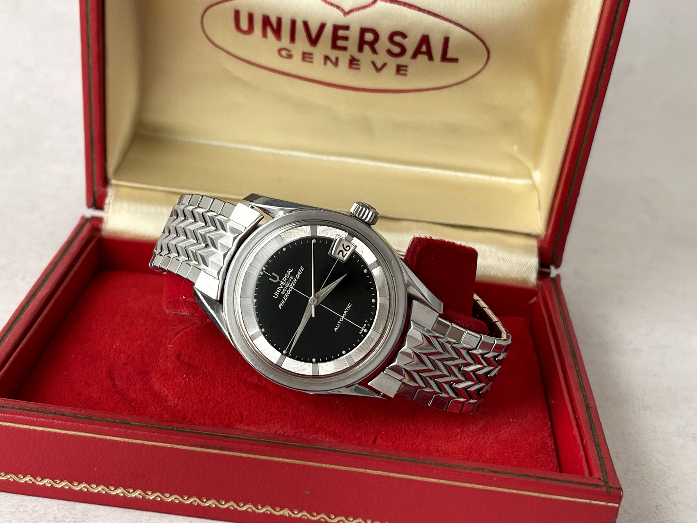 UNIVERSAL GENEVE POLEROUTER DATE 1963 - Reloj suizo vintage automático Ref. 204612/2 Cal. 218-2 - BIG CROWN *** CON ESTUCHE ***