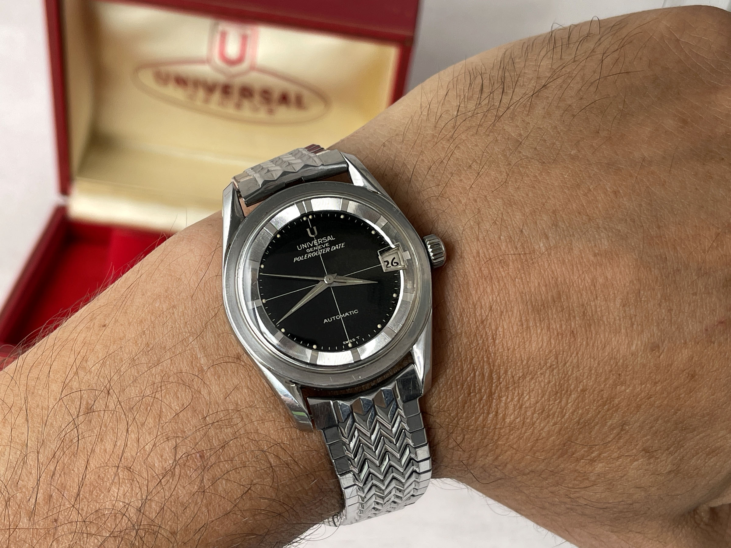 UNIVERSAL GENEVE POLEROUTER DATE 1963 - Reloj suizo vintage automático Ref. 204612/2 Cal. 218-2 - BIG CROWN *** CON ESTUCHE ***
