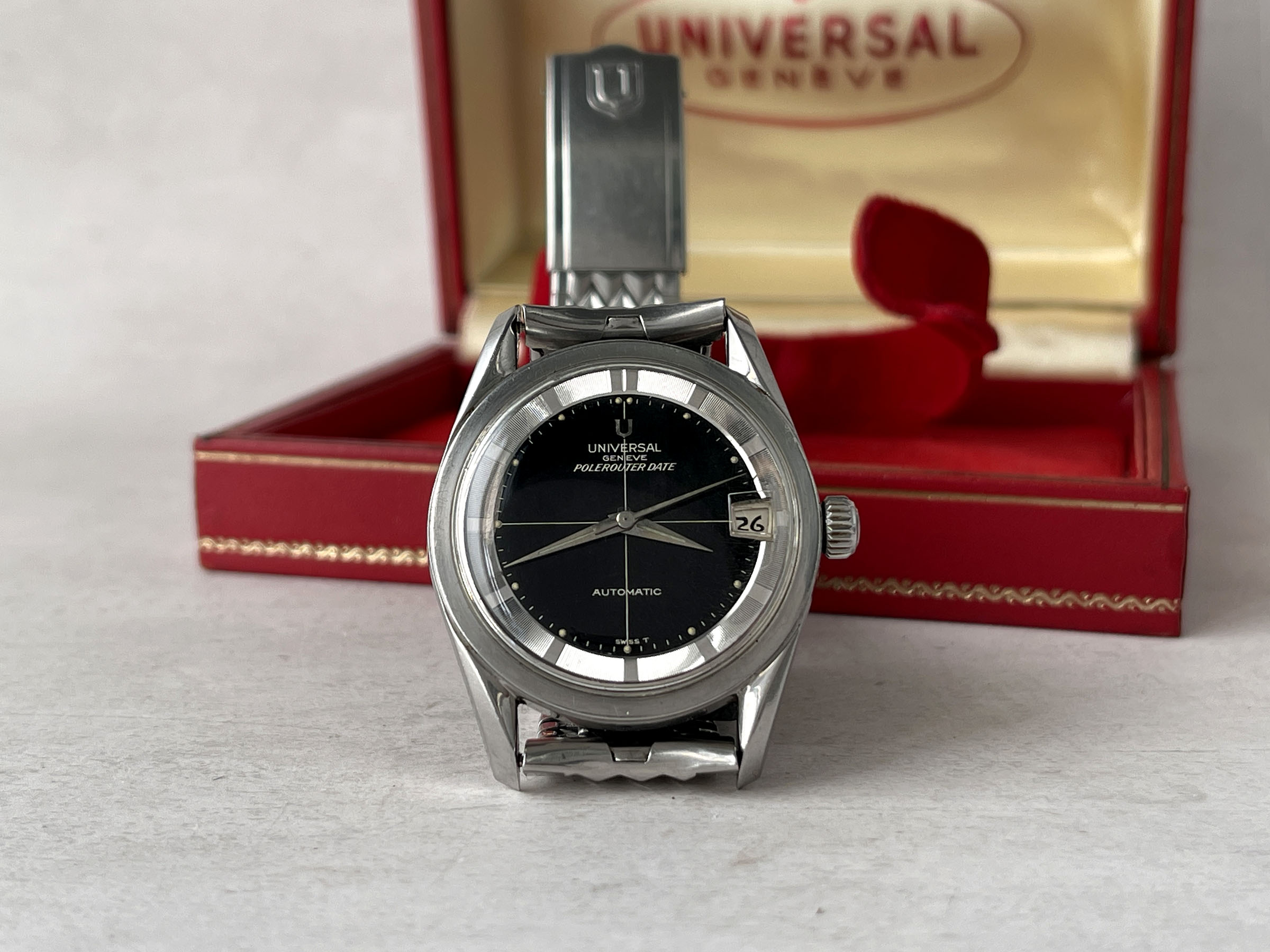UNIVERSAL GENEVE POLEROUTER DATE 1963 - Reloj suizo vintage automático Ref. 204612/2 Cal. 218-2 - BIG CROWN *** CON ESTUCHE ***