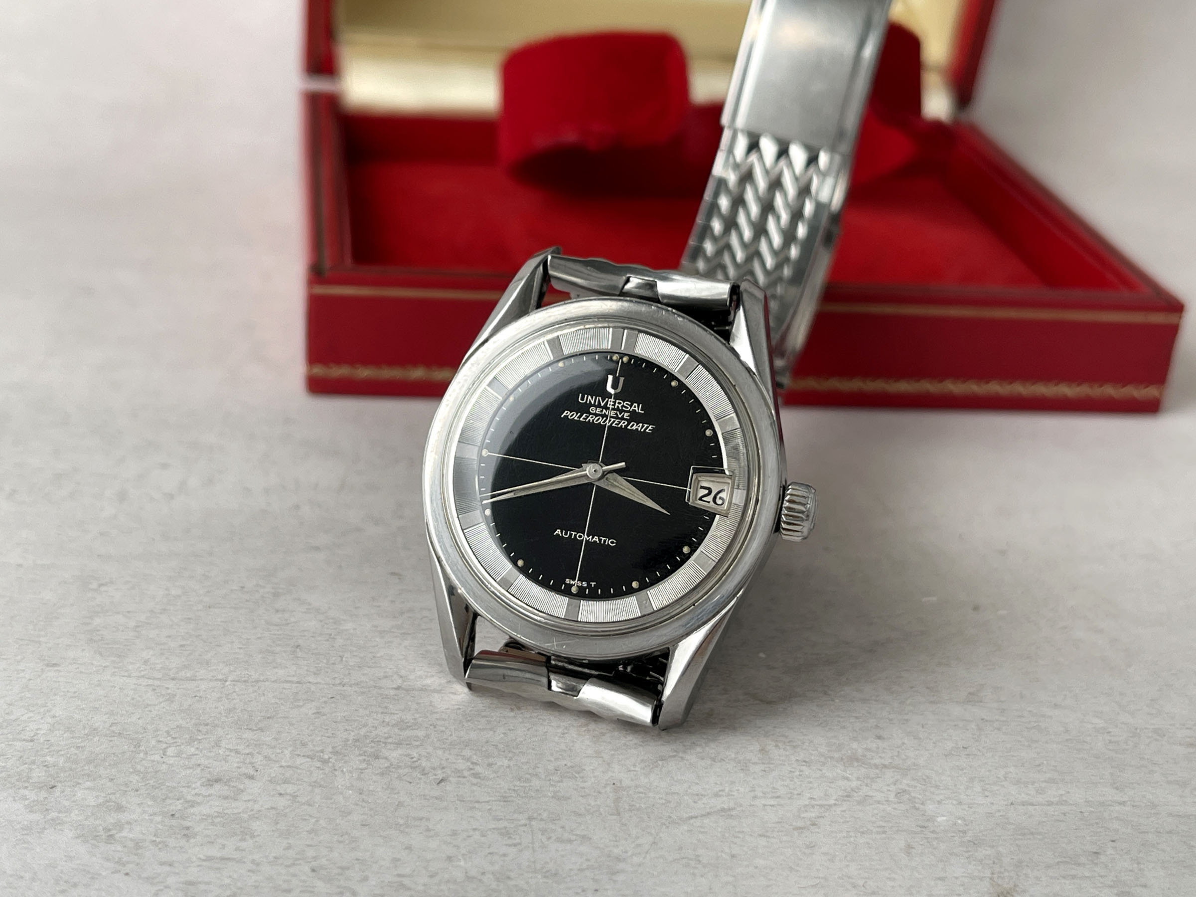 UNIVERSAL GENEVE POLEROUTER DATE 1963 - Reloj suizo vintage automático Ref. 204612/2 Cal. 218-2 - BIG CROWN *** CON ESTUCHE ***
