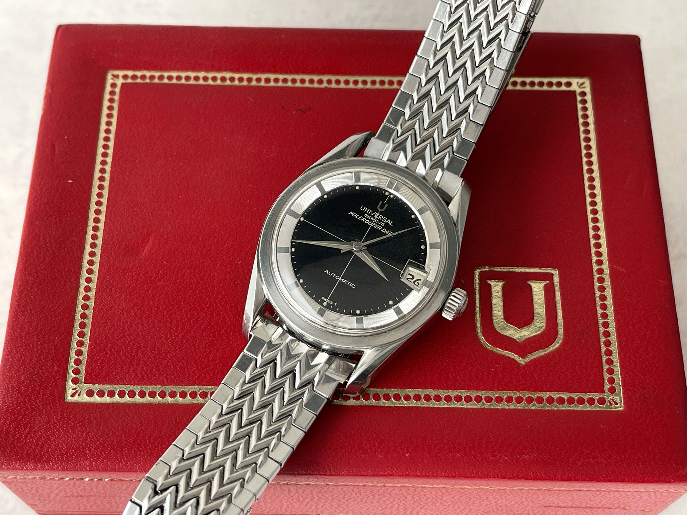 UNIVERSAL GENEVE POLEROUTER DATE 1963 - Reloj suizo vintage automático Ref. 204612/2 Cal. 218-2 - BIG CROWN *** CON ESTUCHE ***