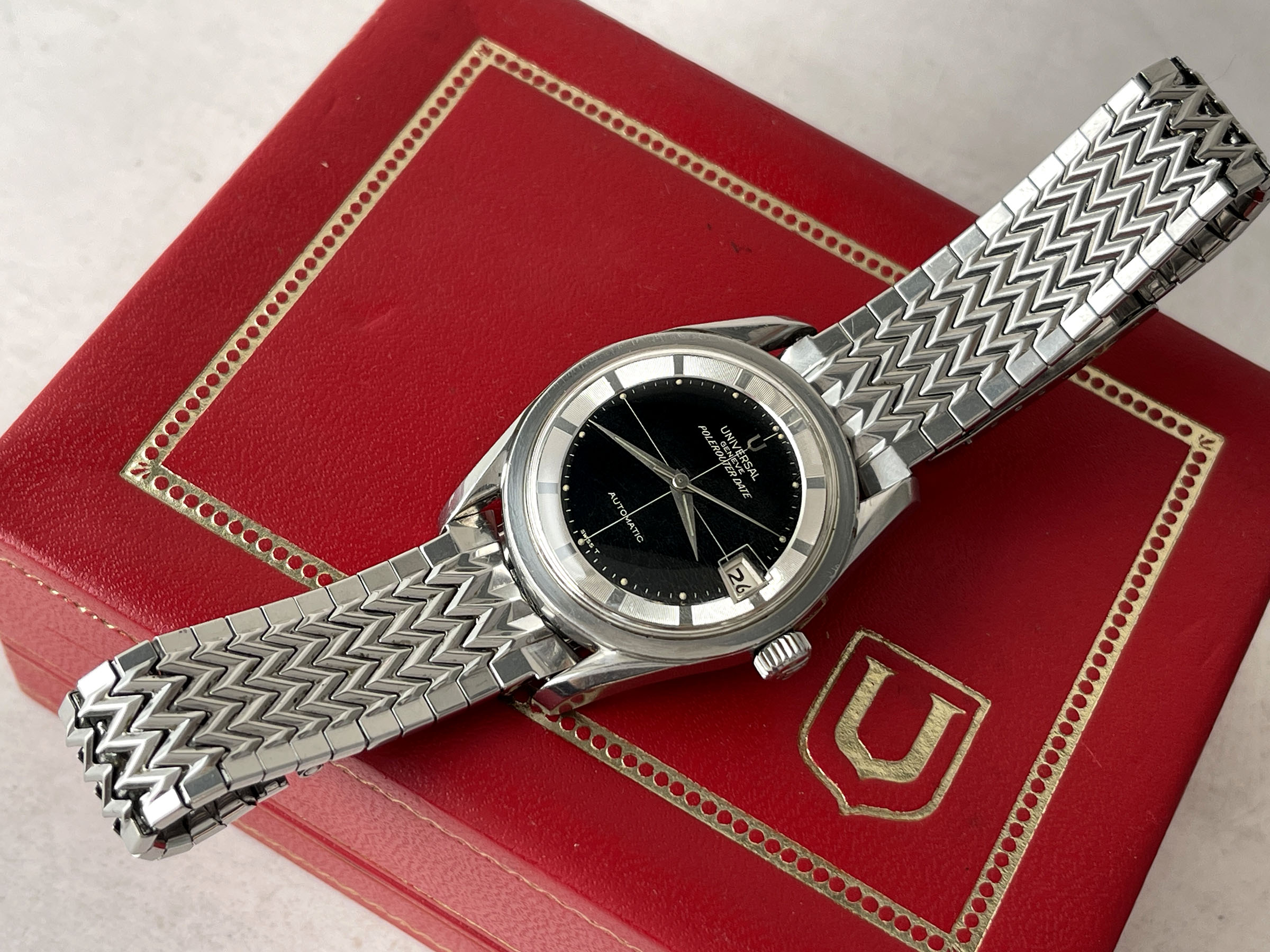 UNIVERSAL GENEVE POLEROUTER DATE 1963 - Reloj suizo vintage automático Ref. 204612/2 Cal. 218-2 - BIG CROWN *** CON ESTUCHE ***