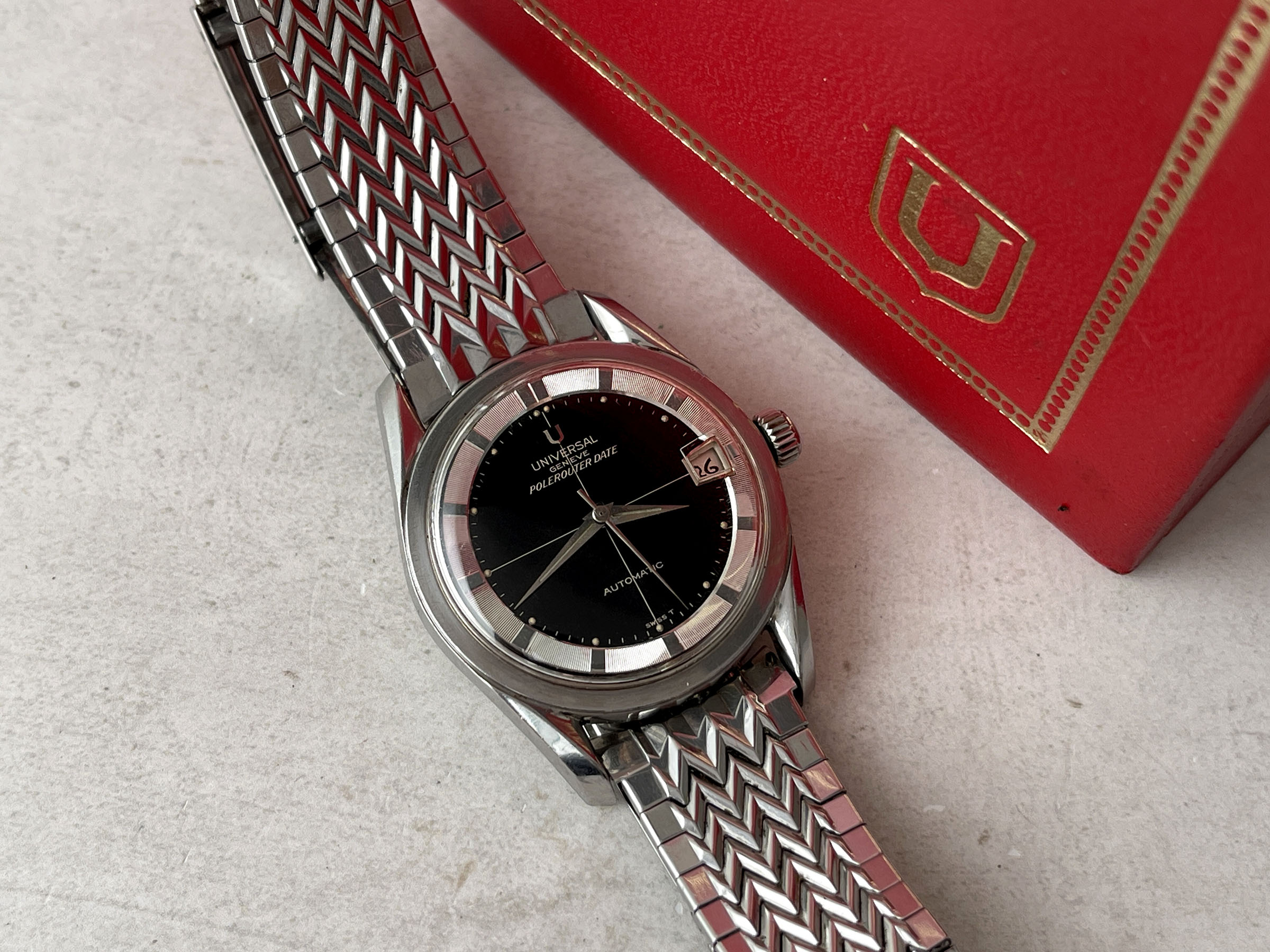UNIVERSAL GENEVE POLEROUTER DATE 1963 - Reloj suizo vintage automático Ref. 204612/2 Cal. 218-2 - BIG CROWN *** CON ESTUCHE ***