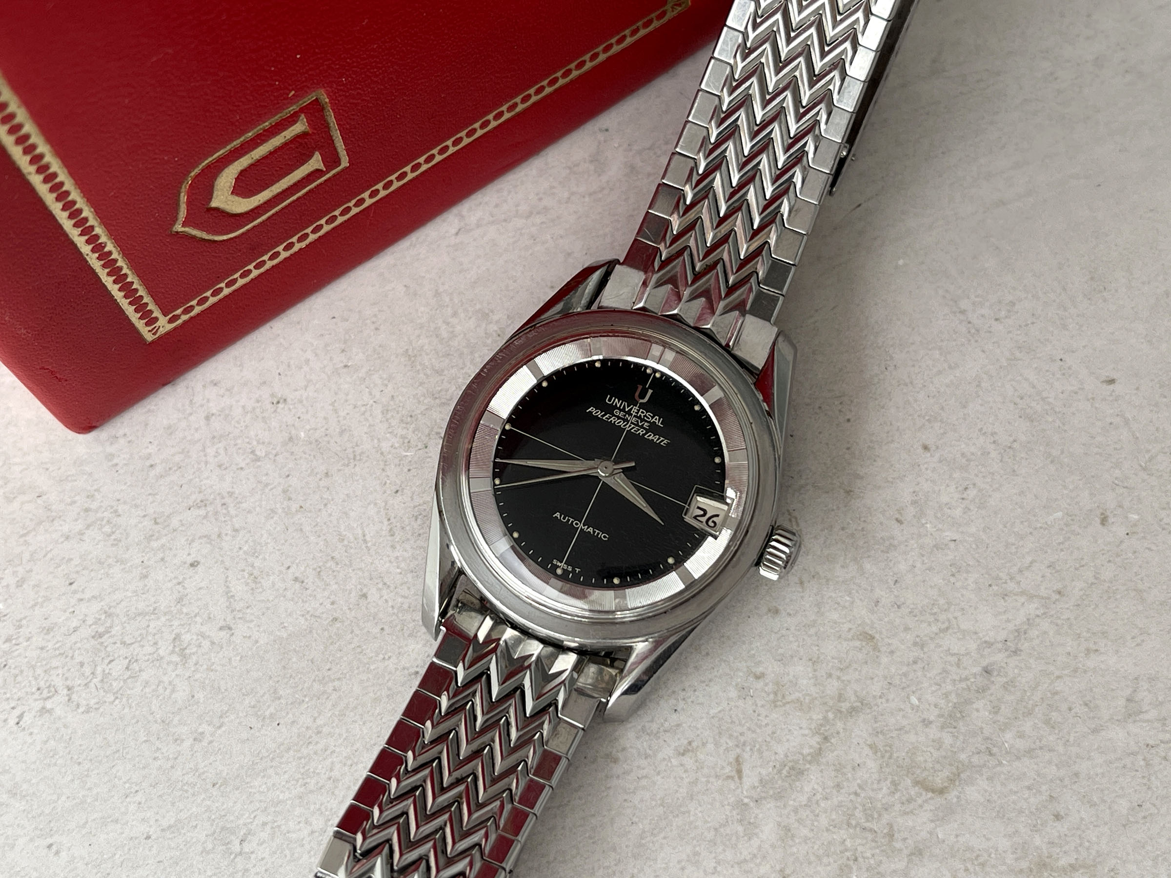 UNIVERSAL GENEVE POLEROUTER DATE 1963 - Reloj suizo vintage automático Ref. 204612/2 Cal. 218-2 - BIG CROWN *** CON ESTUCHE ***