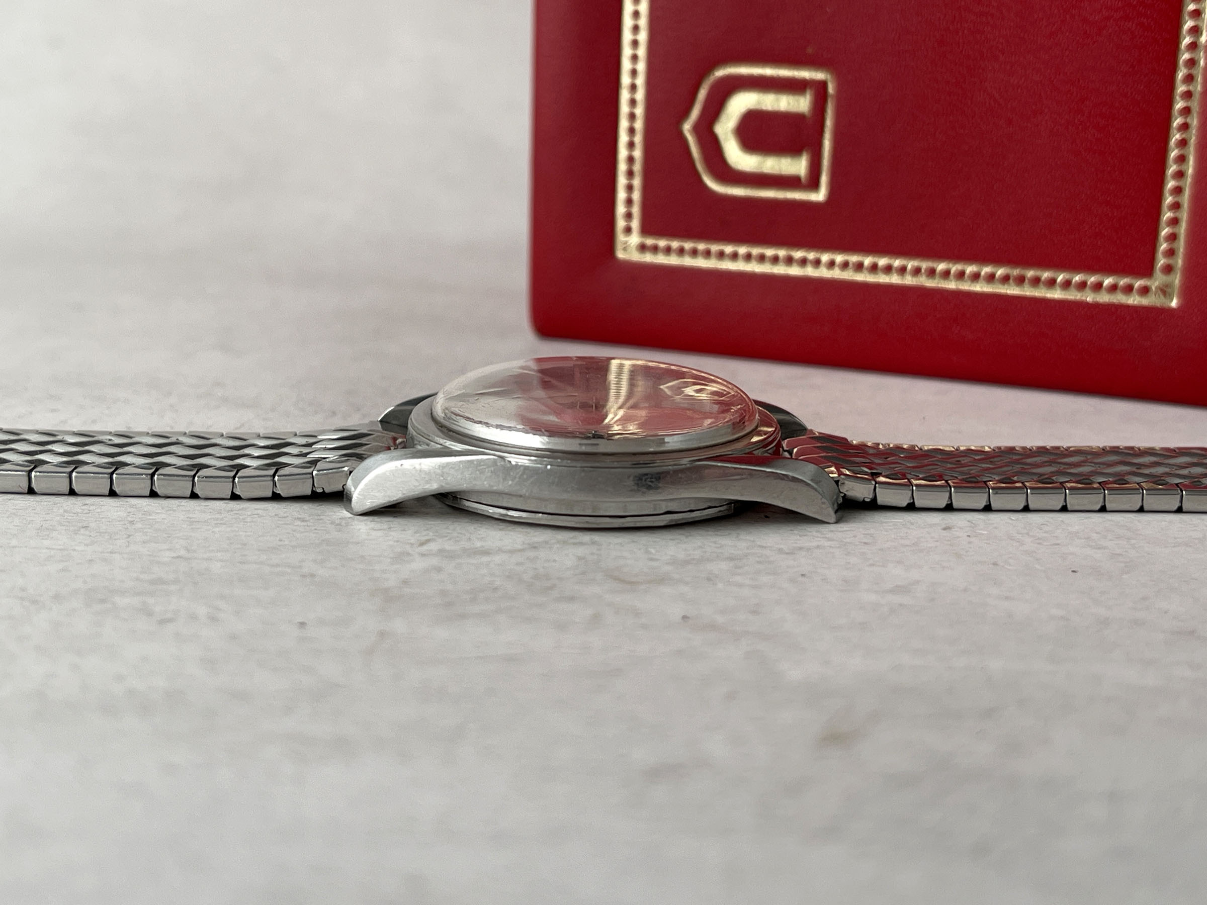 UNIVERSAL GENEVE POLEROUTER DATE 1963 - Reloj suizo vintage automático Ref. 204612/2 Cal. 218-2 - BIG CROWN *** CON ESTUCHE ***