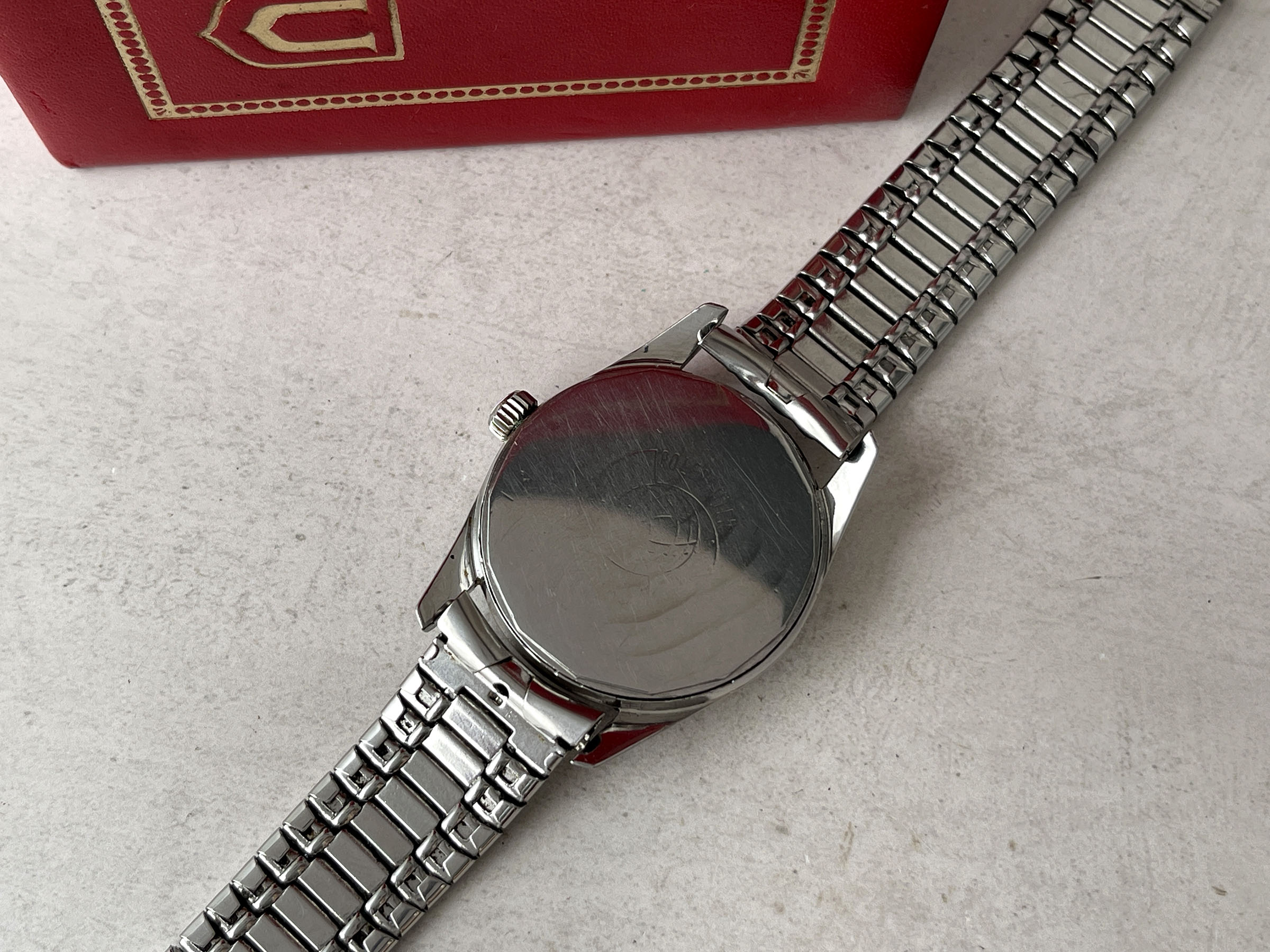 UNIVERSAL GENEVE POLEROUTER DATE 1963 - Reloj suizo vintage automático Ref. 204612/2 Cal. 218-2 - BIG CROWN *** CON ESTUCHE ***