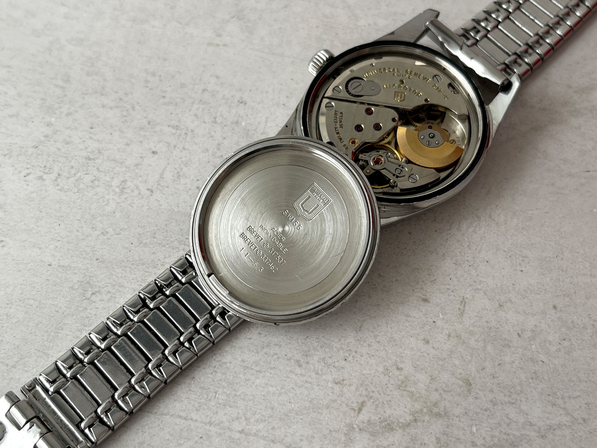 UNIVERSAL GENEVE POLEROUTER DATE 1963 - Reloj suizo vintage automático Ref. 204612/2 Cal. 218-2 - BIG CROWN *** CON ESTUCHE ***