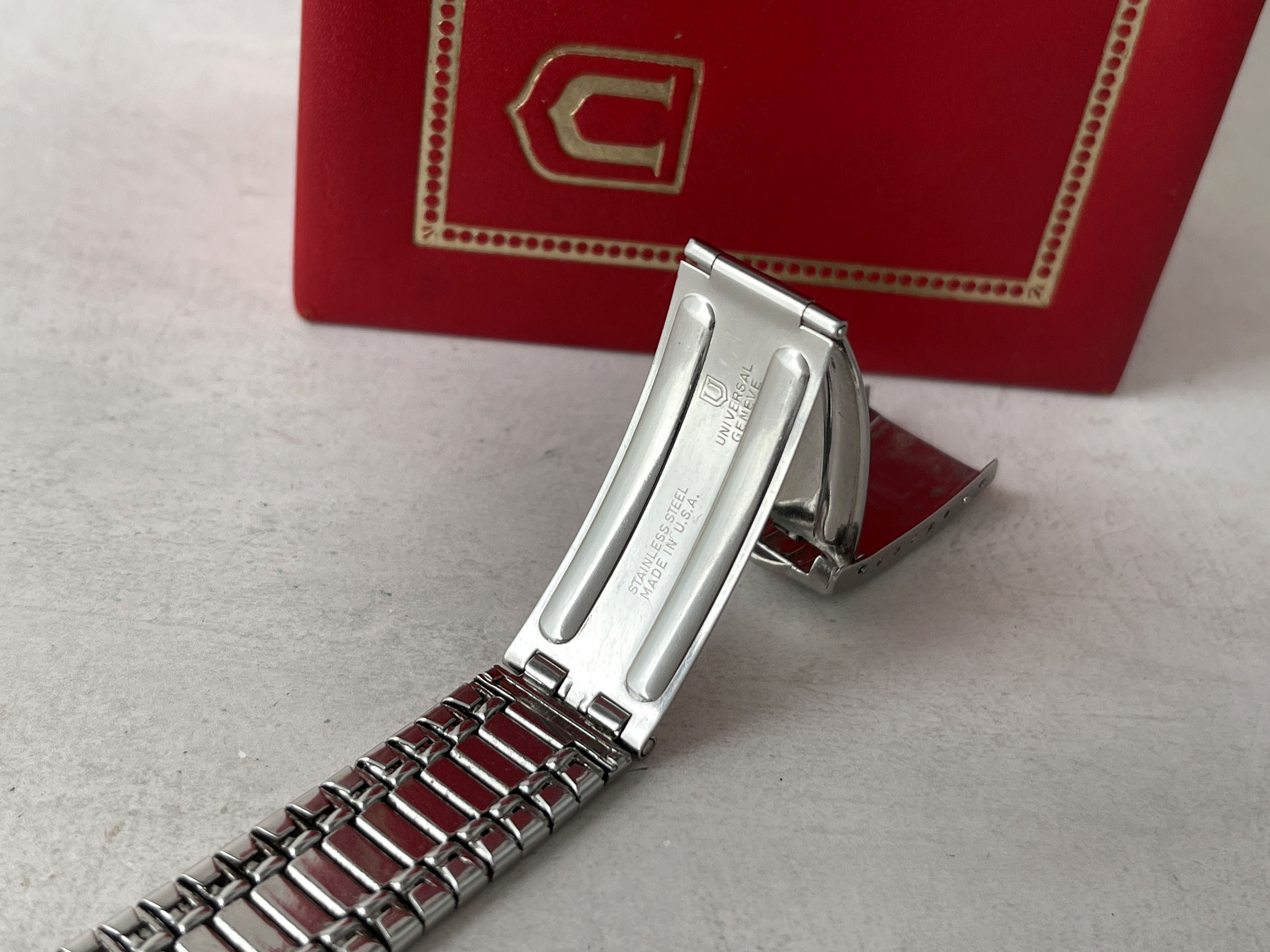 UNIVERSAL GENEVE POLEROUTER DATE 1963 - Reloj suizo vintage automático Ref. 204612/2 Cal. 218-2 - BIG CROWN *** CON ESTUCHE ***