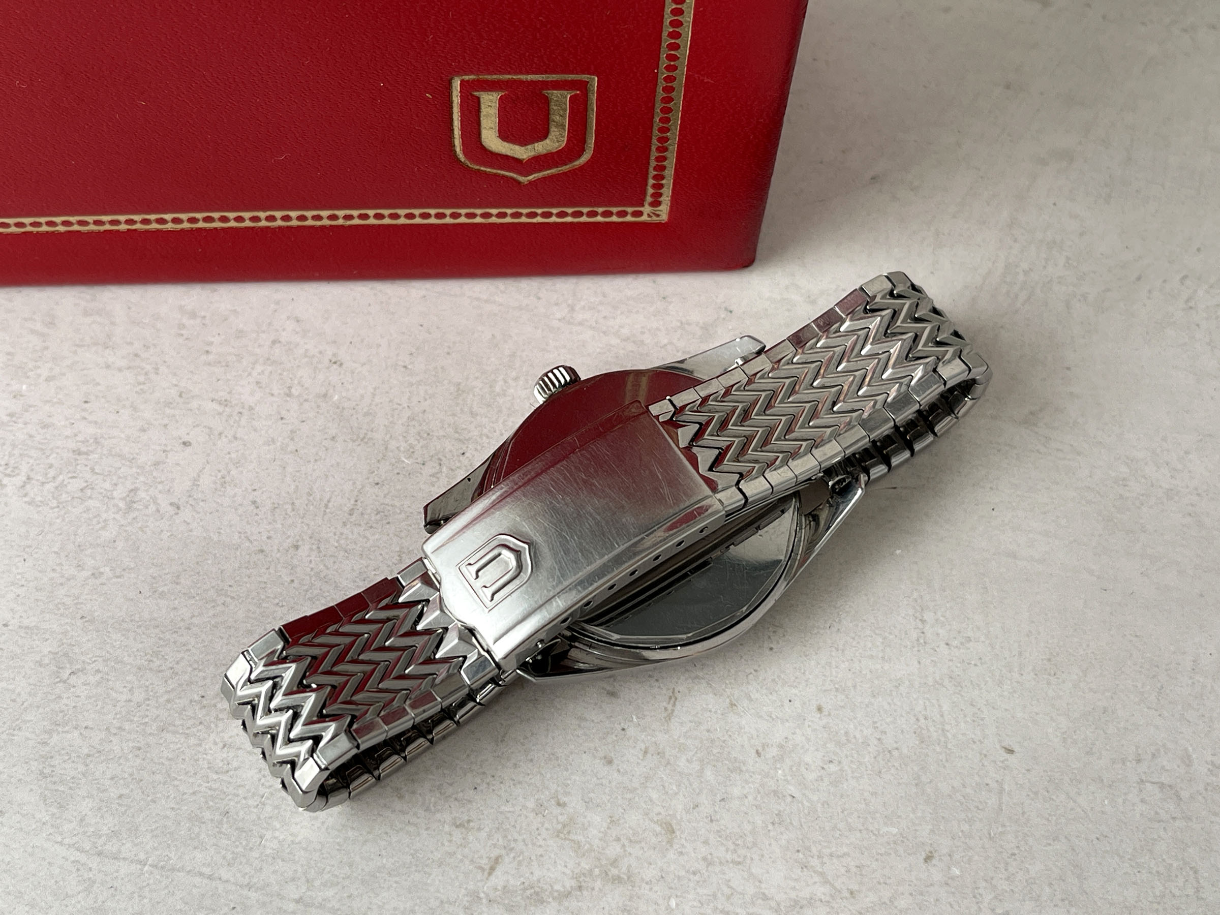 UNIVERSAL GENEVE POLEROUTER DATE 1963 - Reloj suizo vintage automático Ref. 204612/2 Cal. 218-2 - BIG CROWN *** CON ESTUCHE ***